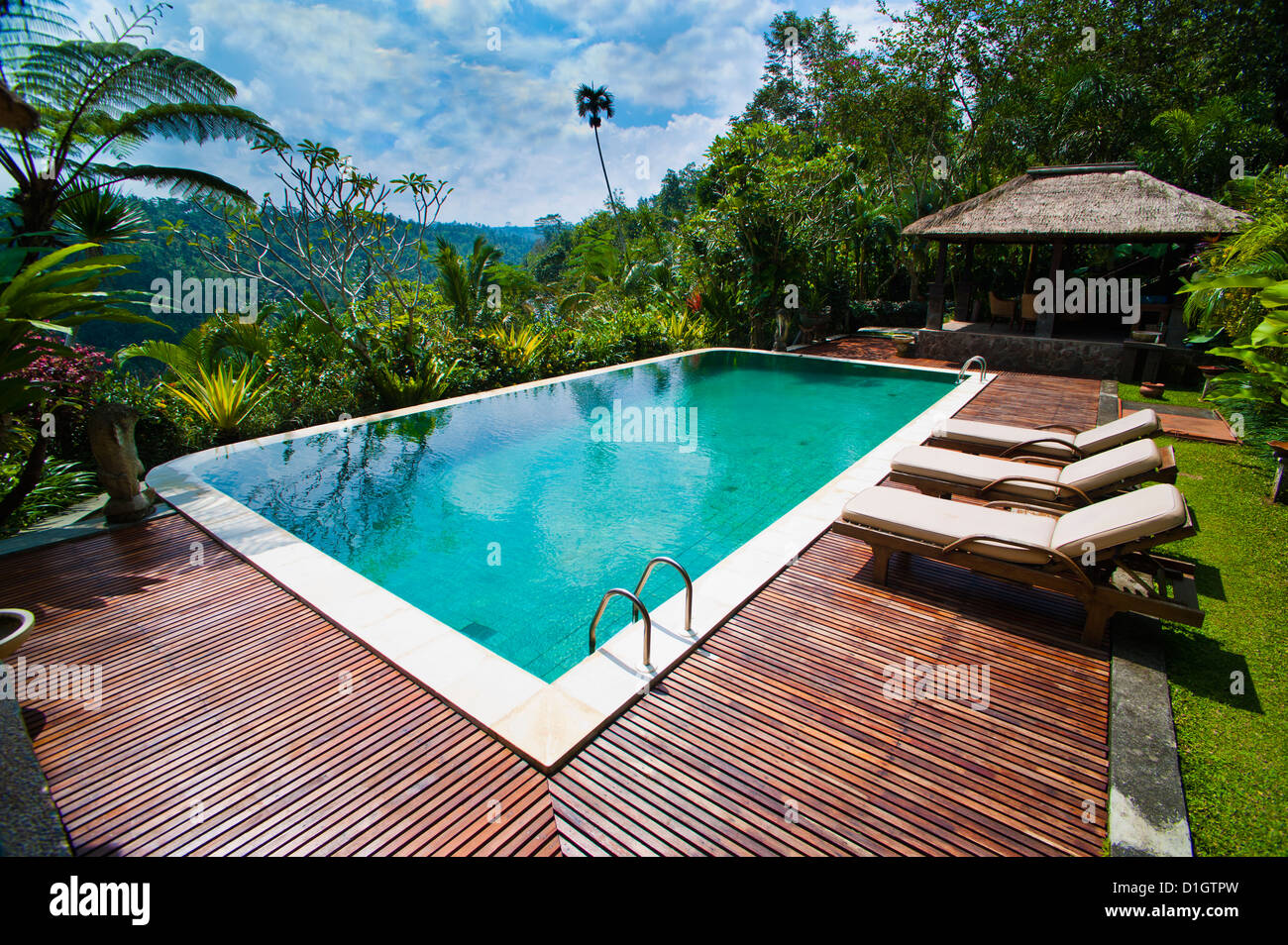 Pool-Bereich in luxuriösen Unterkunft in der Nähe von Ubud, Bali, Indonesien, Südostasien, Asien Stockfoto