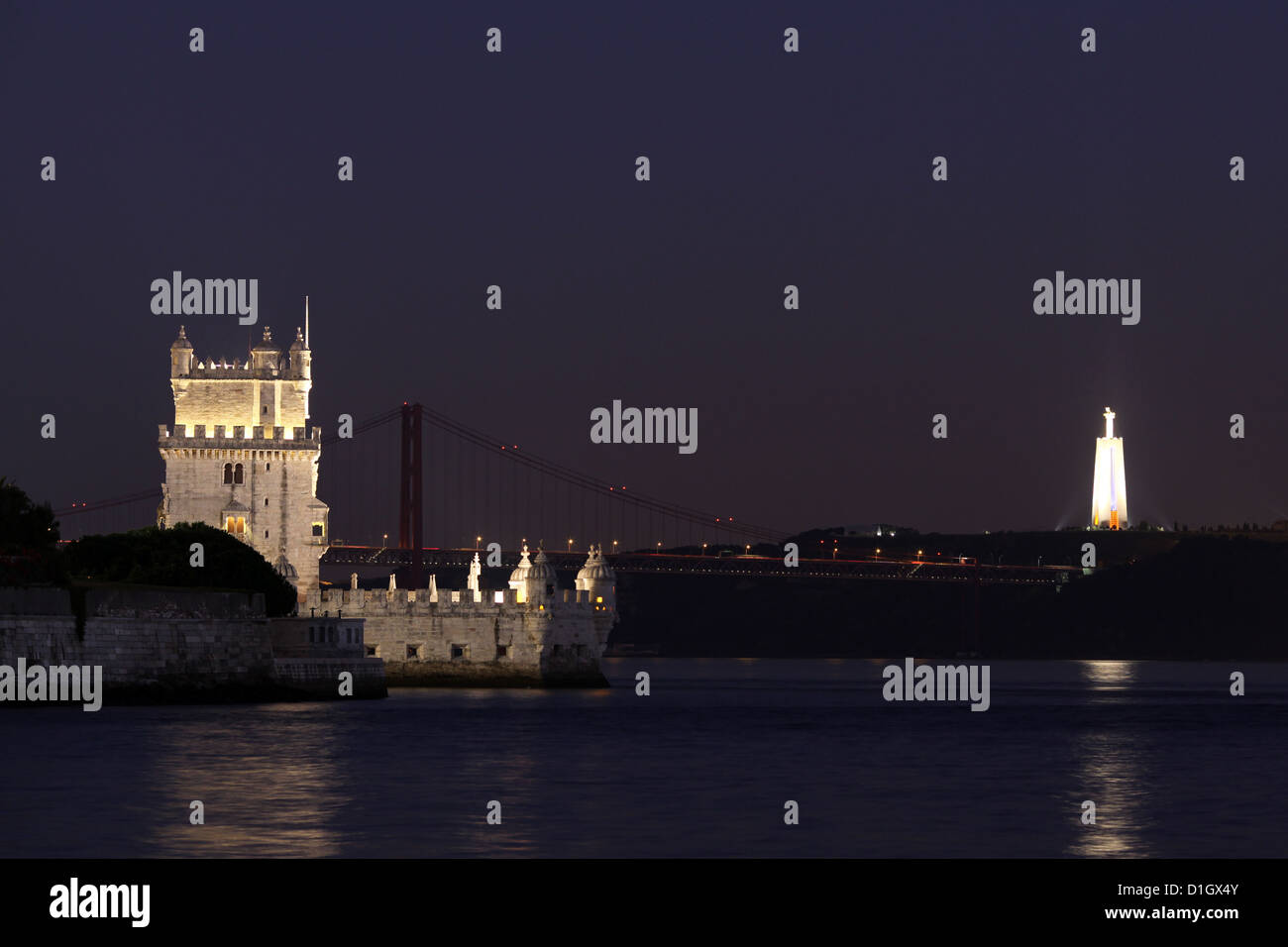 Belém Turm, Cristo Rei und 25 de Abril Brücke über den Tejo in der Abenddämmerung Stockfoto