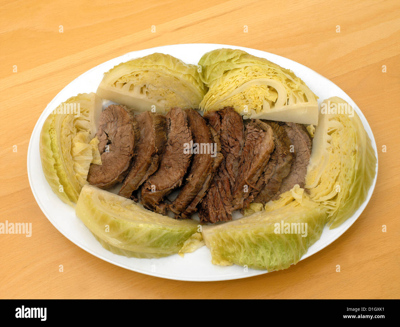 Corned Beef und Kohl traditionelle irische Gericht gegessen am St. Patricks Day in Irland Stockfoto