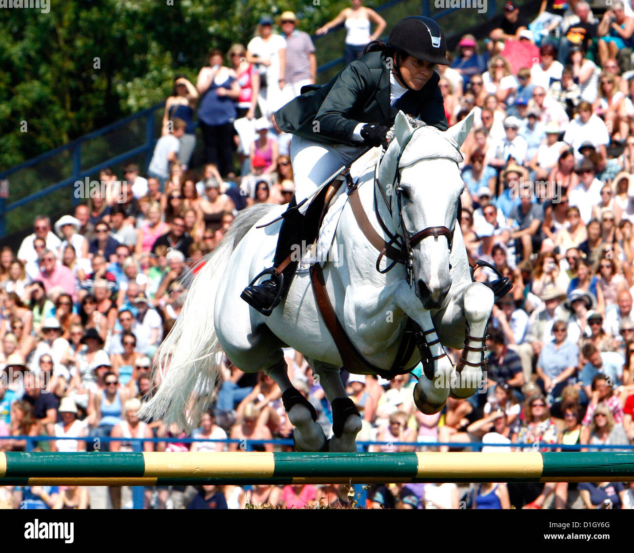 31.07.2011 die Longines Royal International Horse Show von Hickstead. Jennifer Gauner (Irland) auf S.F.Uryadi Stockfoto