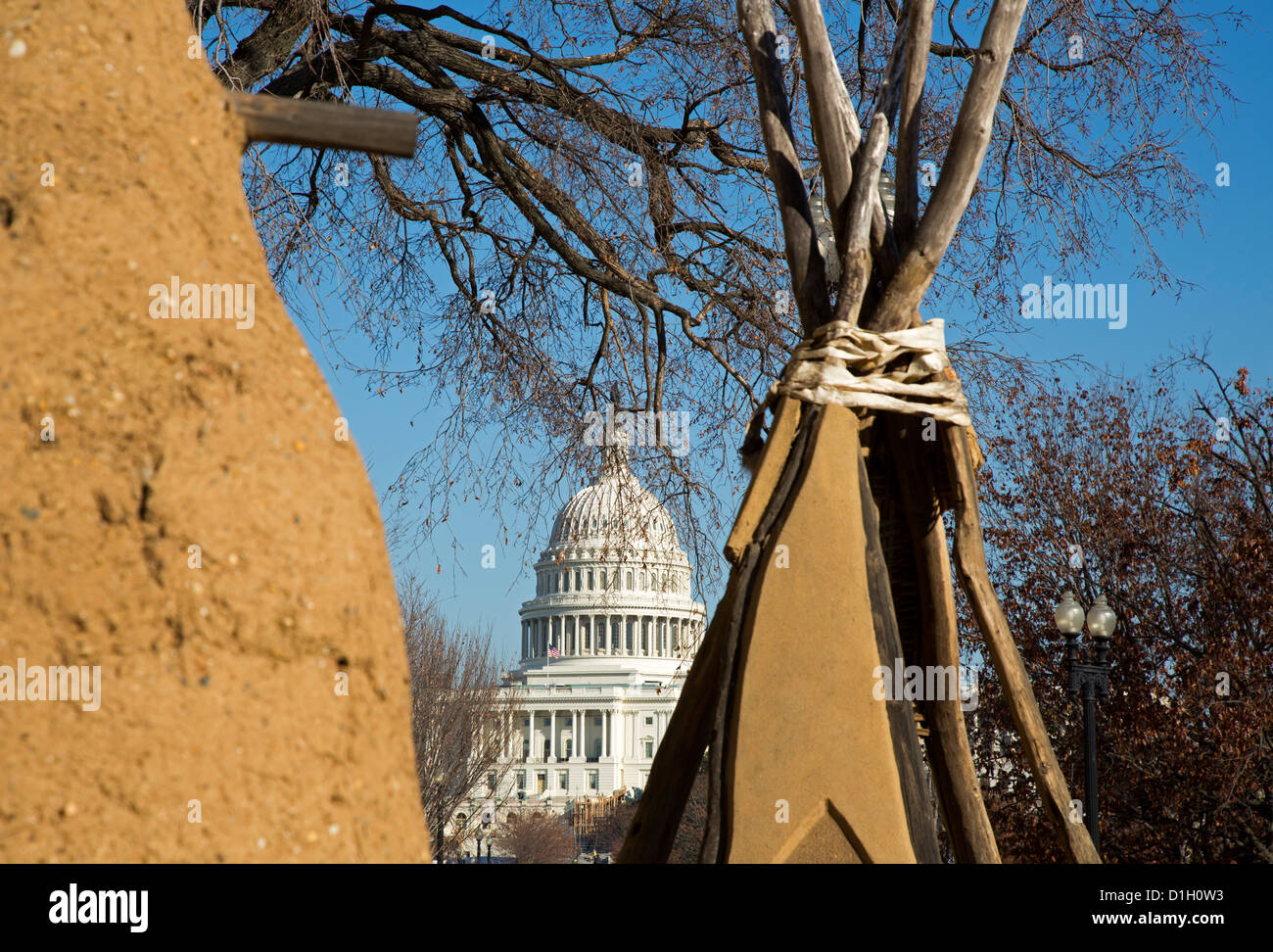 "Immer werden," eine Skulptur auf dem Gelände des National Museum of the American Indian in der Nähe des Kapitols. Stockfoto