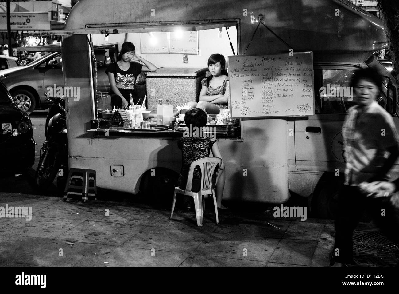 Mobilen Imbiss-Wagen von Hoan-Kiem-See in das alte Viertel von Hanoi, Vietnam Stockfoto