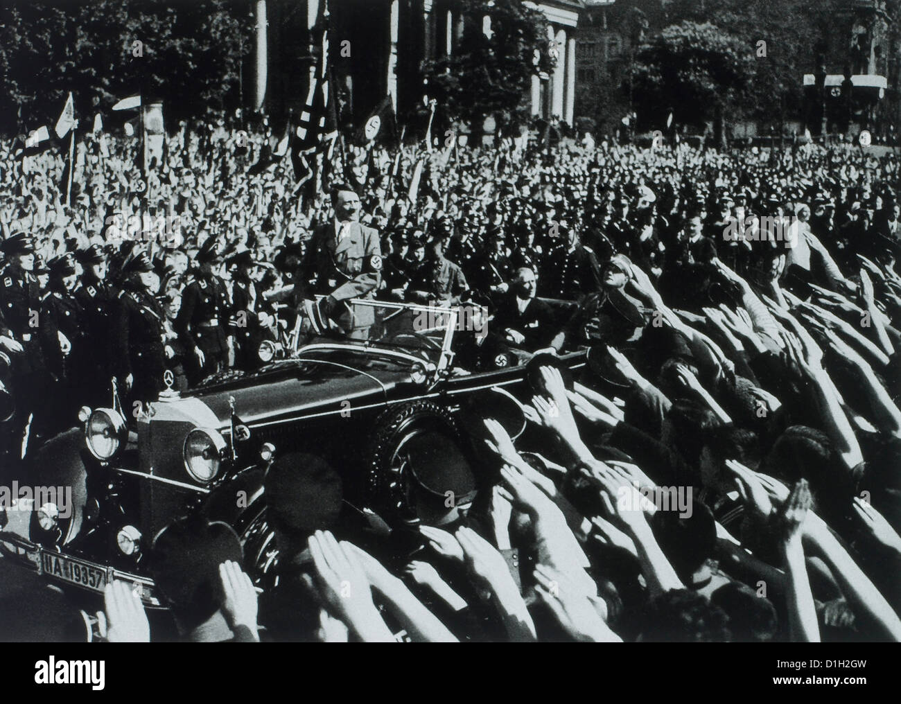 Drängen sie umgebenden Adolf Hitler, Berlin, Deutschland, 1. Mai 1934 Stockfoto