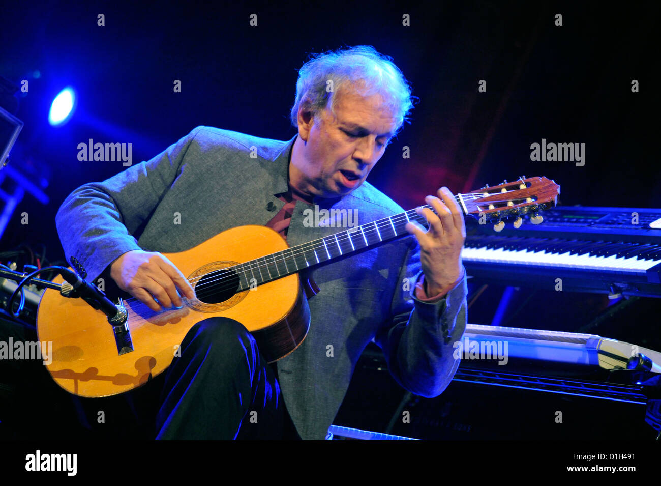 Amerikanischen Jazz und World Music Ensemble Oregon im Jazz Jamboree in Polen durchführen. Ralph Towner spielt Gitarre. Stockfoto