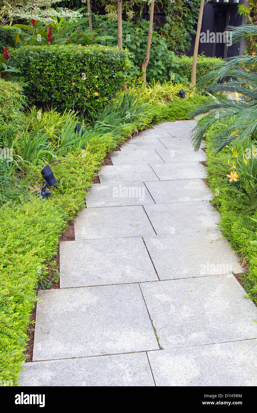 Granit Stein Platz Fertiger Gartenweg Mit Baumen Straucher Und