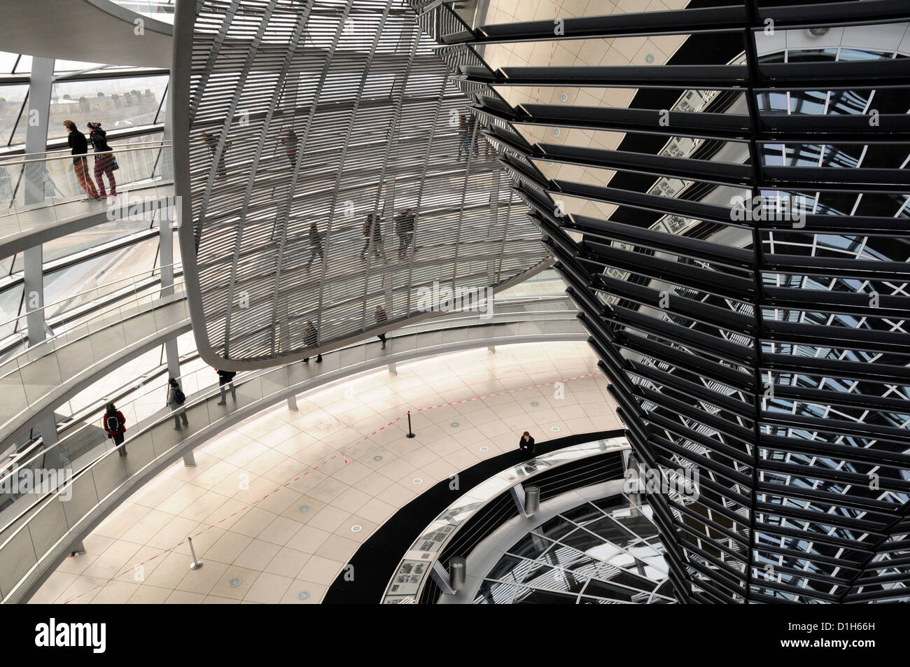 Im Inneren der Reichstagskuppel in Berlin, von Norman Foster entworfen Stockfoto