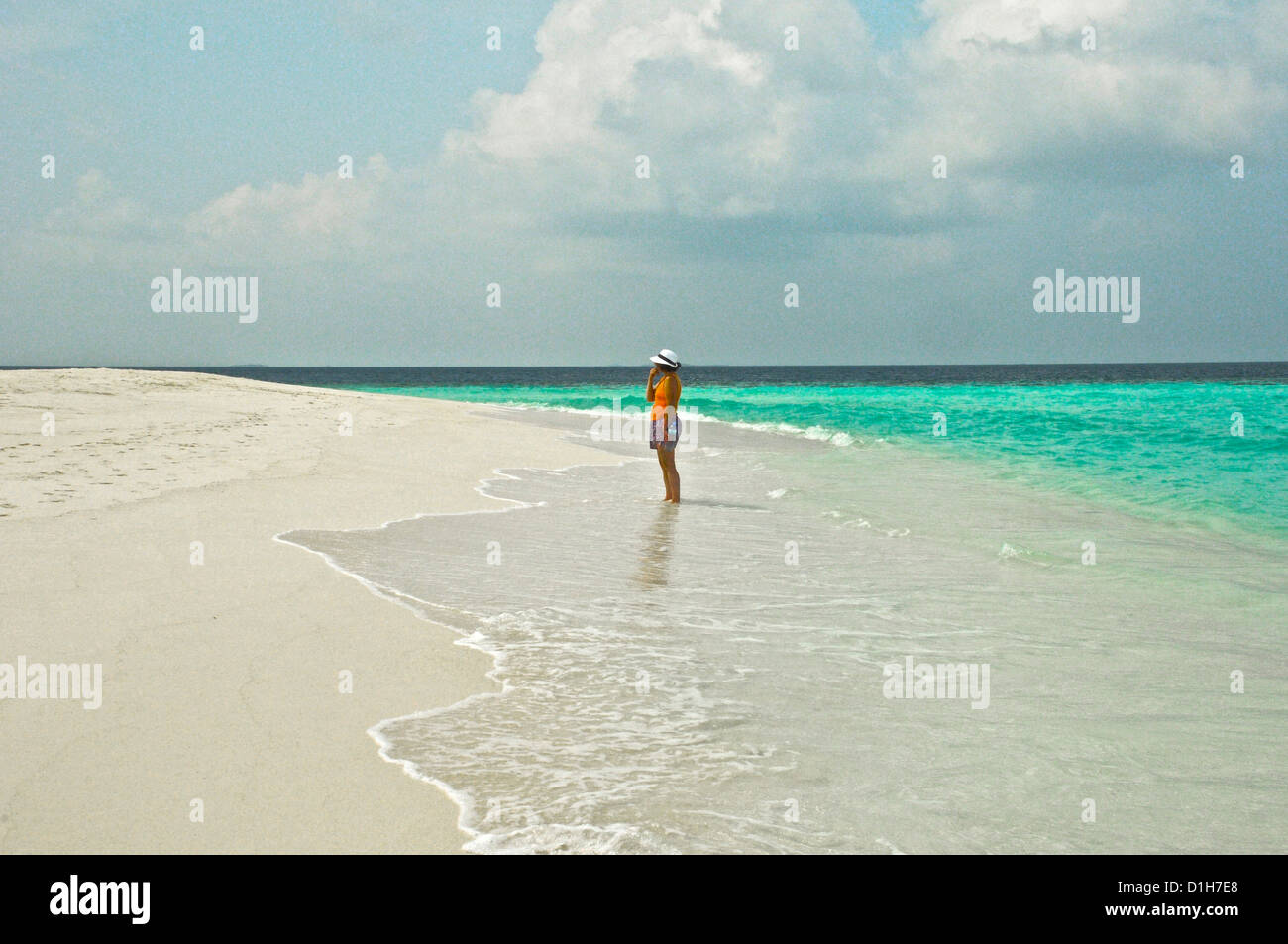 allein am Strand auf den Malediven Stockfoto