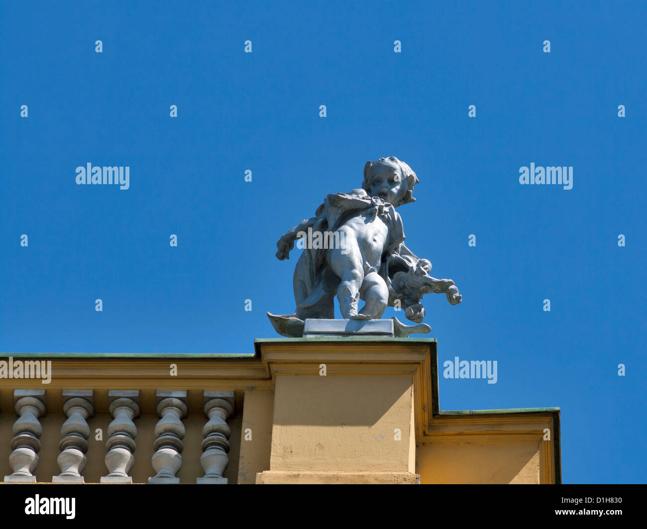 Huruvim Skulptur auf dem Dach des Nationaltheater in Zagreb, Kroatien. Stockfoto