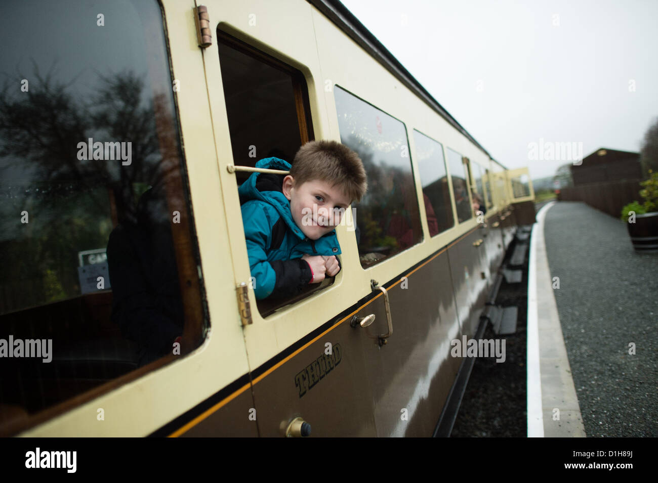 Samstag, 22. Dezember 2012. Aberystwyth Wales UK.  Nach einer Pause von mehr als 20 Jahren die "Santa Special" Weihnachten kehrt Ausflug die Vale des Rheidol Schmalspur-Dampfeisenbahn. Laufen vier Mal pro Tag am Wochenende vor Weihnachten, Familien haben kamen aus so weit weg wie Kent (über 200 Meilen), mit dem Zug zu reisen und um Santa Claus zu erfüllen. Foto © Keith Morris Stockfoto