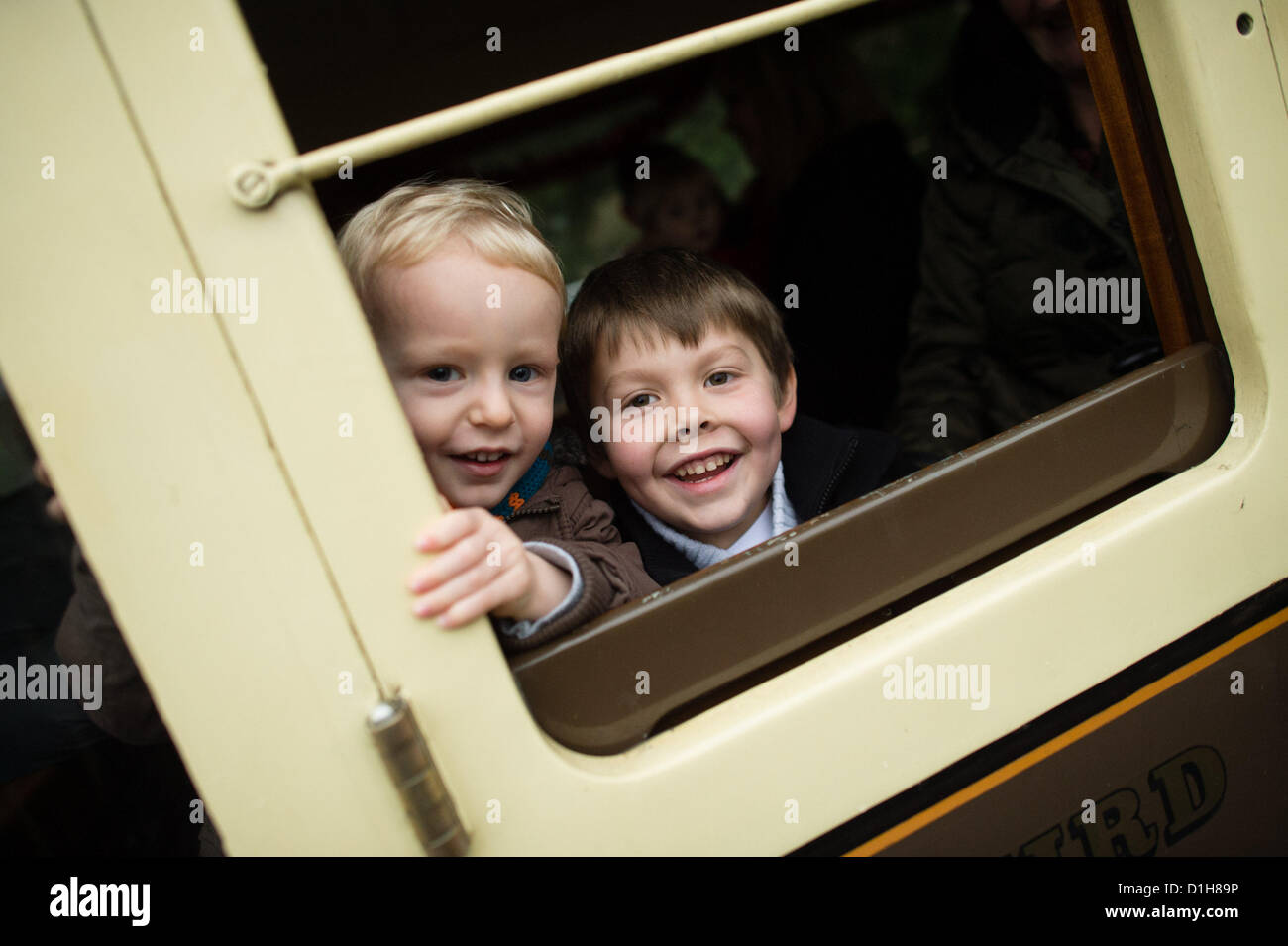 Samstag, 22. Dezember 2012. Aberystwyth Wales UK.  Nach einer Pause von mehr als 20 Jahren die "Santa Special" Weihnachten kehrt Ausflug die Vale des Rheidol Schmalspur-Dampfeisenbahn. Laufen vier Mal pro Tag am Wochenende vor Weihnachten, Familien haben kamen aus so weit weg wie Kent (über 200 Meilen), mit dem Zug zu reisen und um Santa Claus zu erfüllen. Foto © Keith Morris Stockfoto