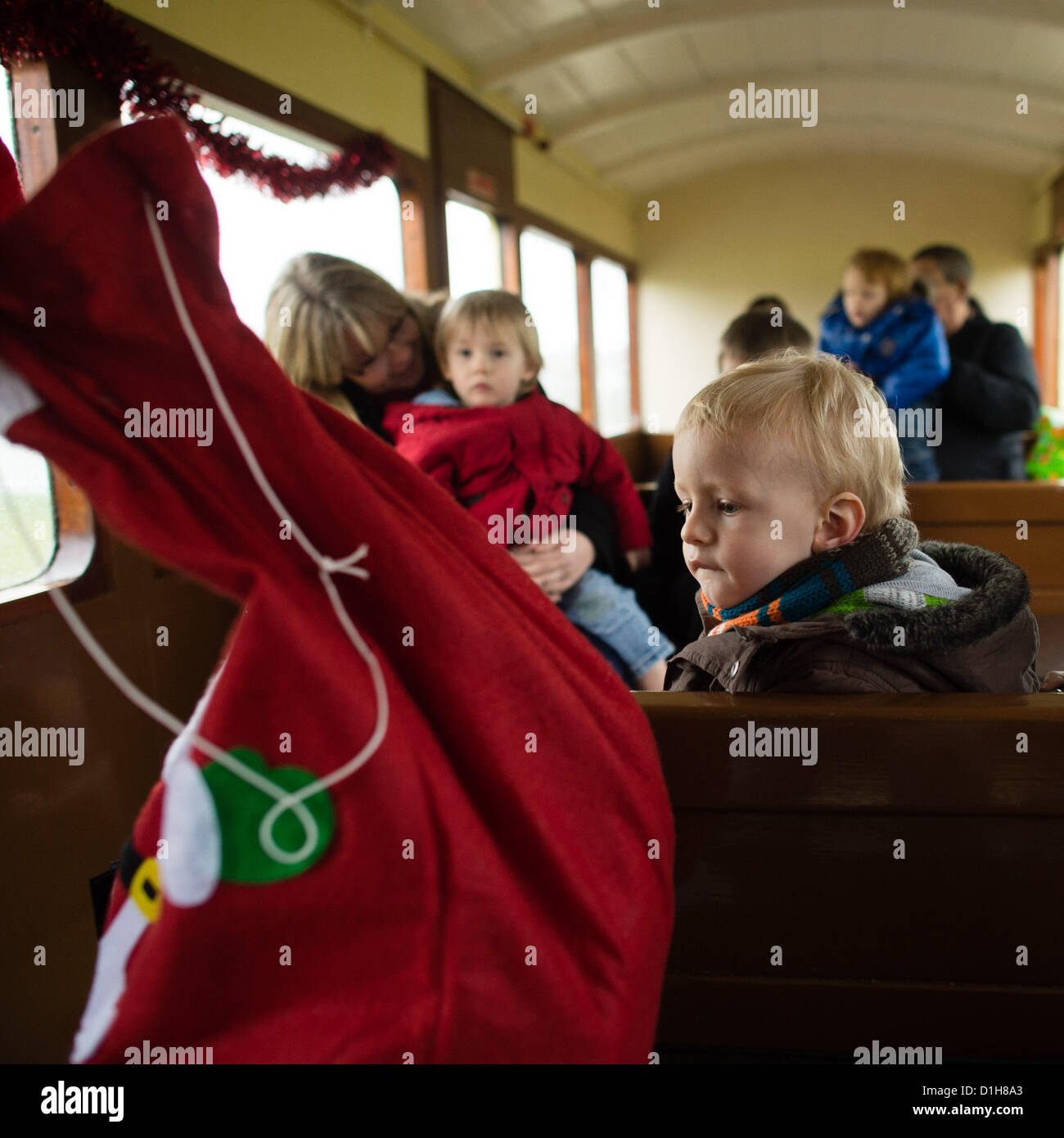 Samstag, 22. Dezember 2012. Aberystwyth Wales UK.  Nach einer Pause von mehr als 20 Jahren die "Santa Special" Weihnachten kehrt Ausflug die Vale des Rheidol Schmalspur-Dampfeisenbahn. Laufen vier Mal pro Tag am Wochenende vor Weihnachten, Familien haben kamen aus so weit weg wie Kent (über 200 Meilen), mit dem Zug zu reisen und um Santa Claus zu erfüllen. Foto © Keith Morris Stockfoto