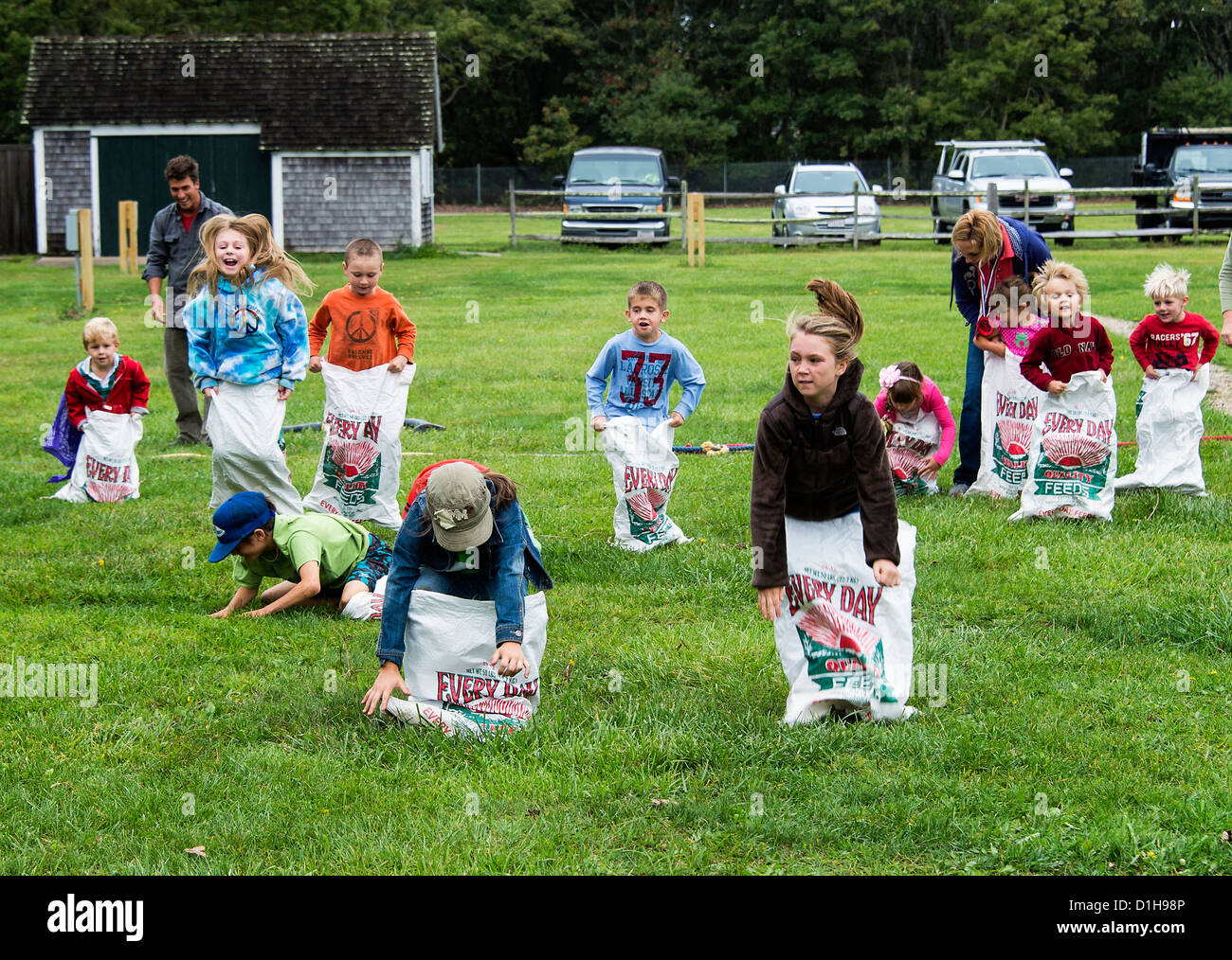 Sackhüpfen an Martha es Vineyard Ernte Fest, West Tisbury, Massachusetts, USA Stockfoto