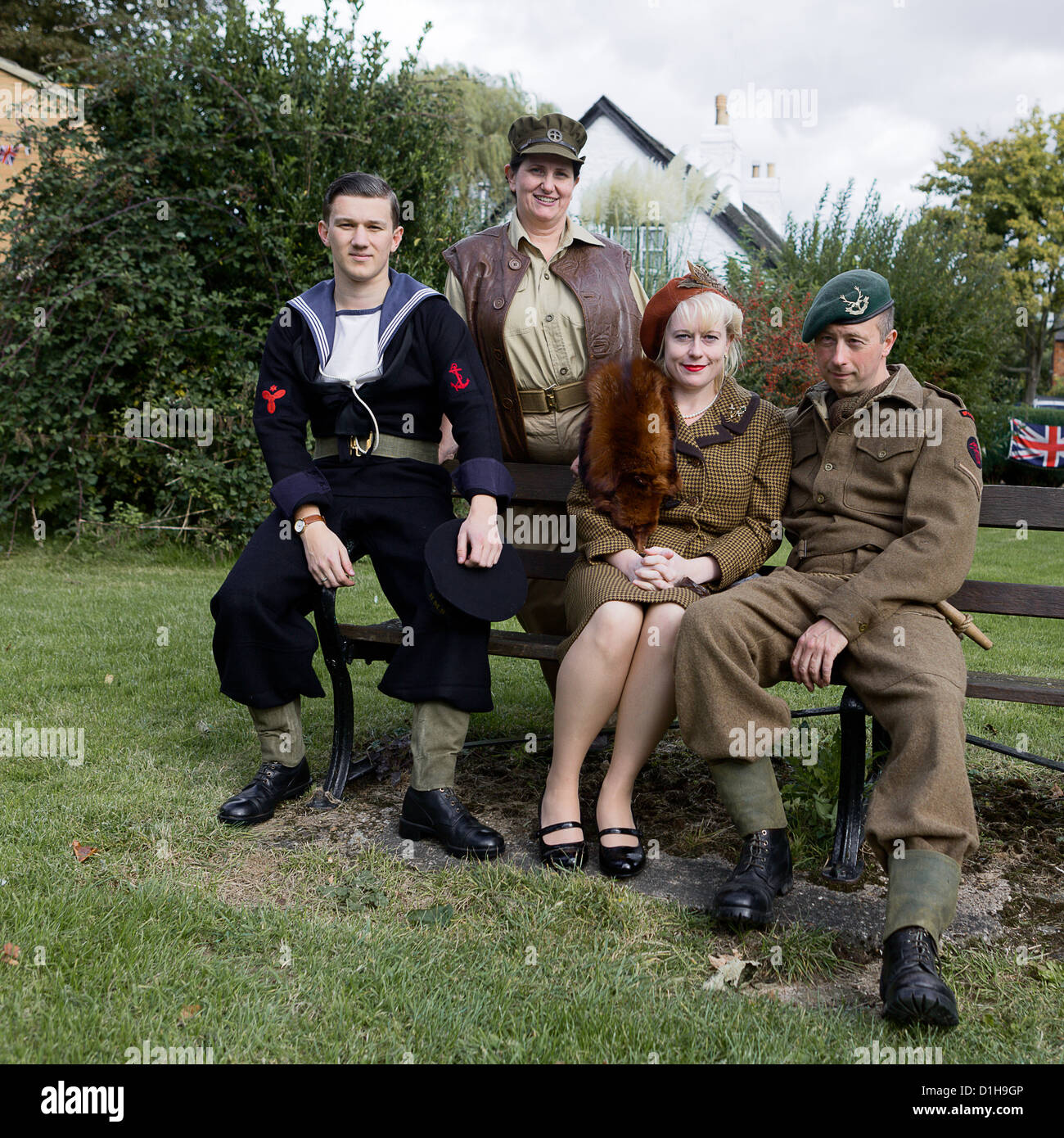 Während des Krieges Szene 1940er Seaforth Highlander & Sweetheart, Royal Navy führende Rate & WTS Womens Transport Service F.A.N.Y Stockfoto