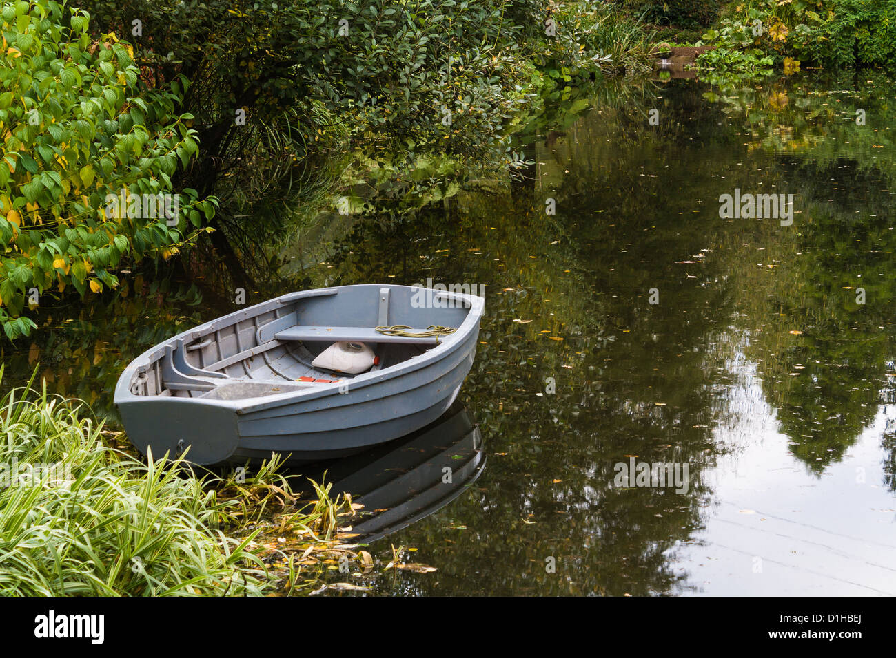 Boot auf einem Teich Stockfoto