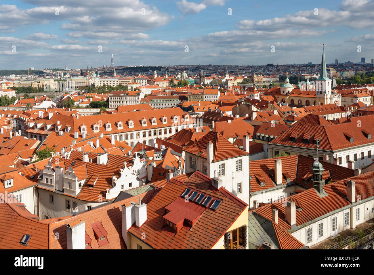 Blick von der Dachterrasse über Mala Strana und Stadt Skyline, Prag, Tschechische Republik Stockfoto