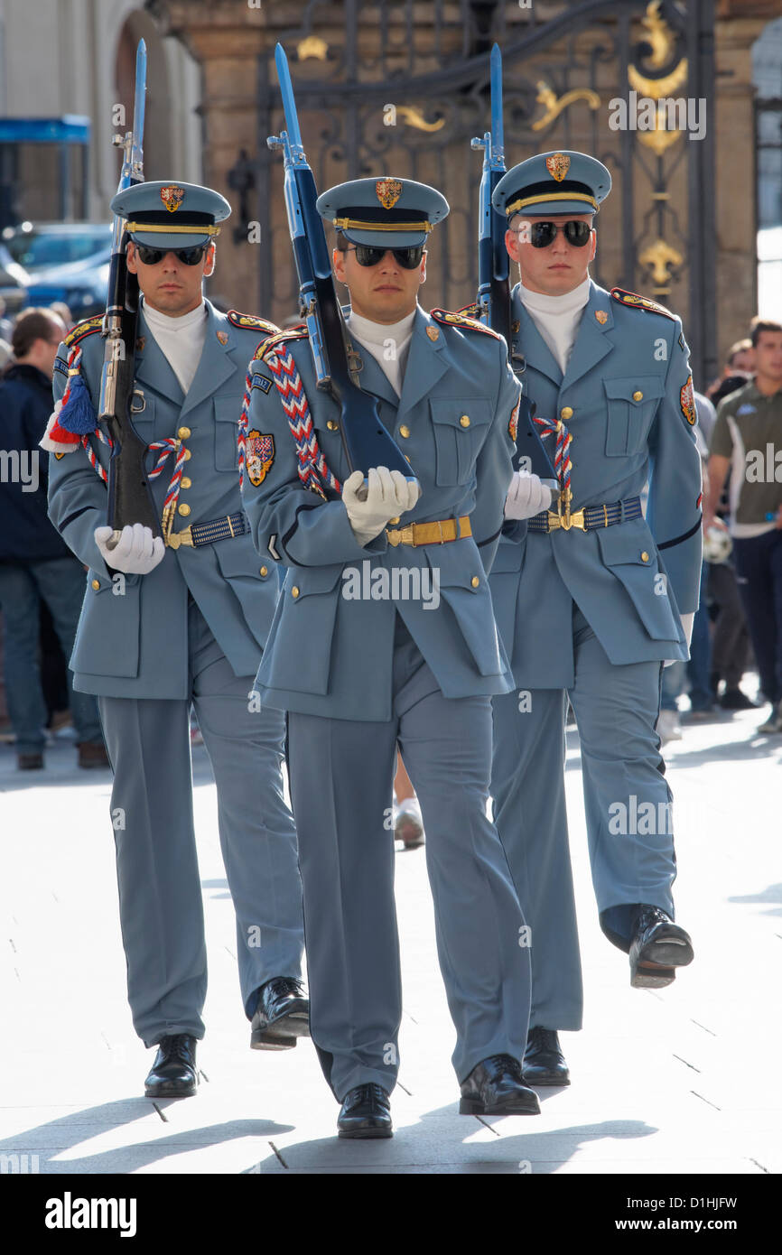 Ändern der Wache, Prager Burg, Prag, Tschechische Republik. Stockfoto