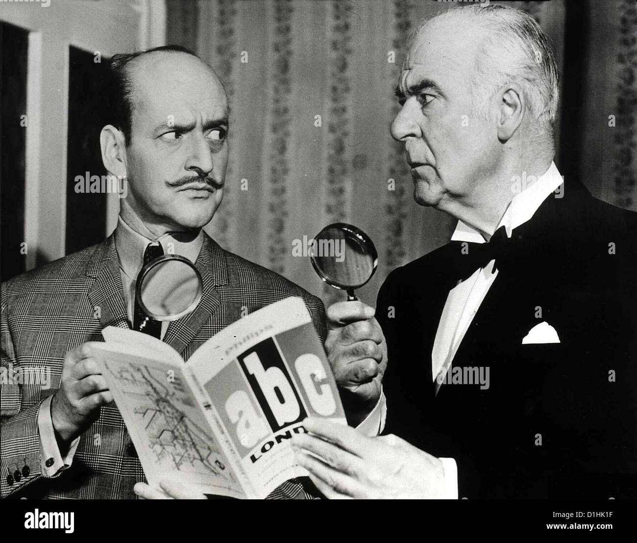 Sterben Sie die Morde Des Herrn Abc Alphabet Morde, Tony Randall, Austin Trevor Hercule Poirot (Tony Randall, l) Und Judson (Austin Stockfoto