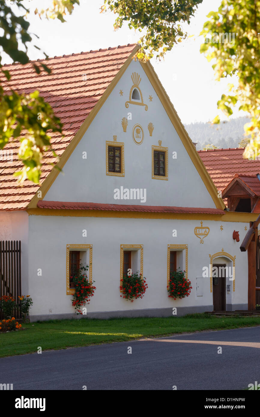 Giebel der Häuser und Gehöfte in Holasovice, Süd-Böhmen, Tschechische Republik Stockfoto