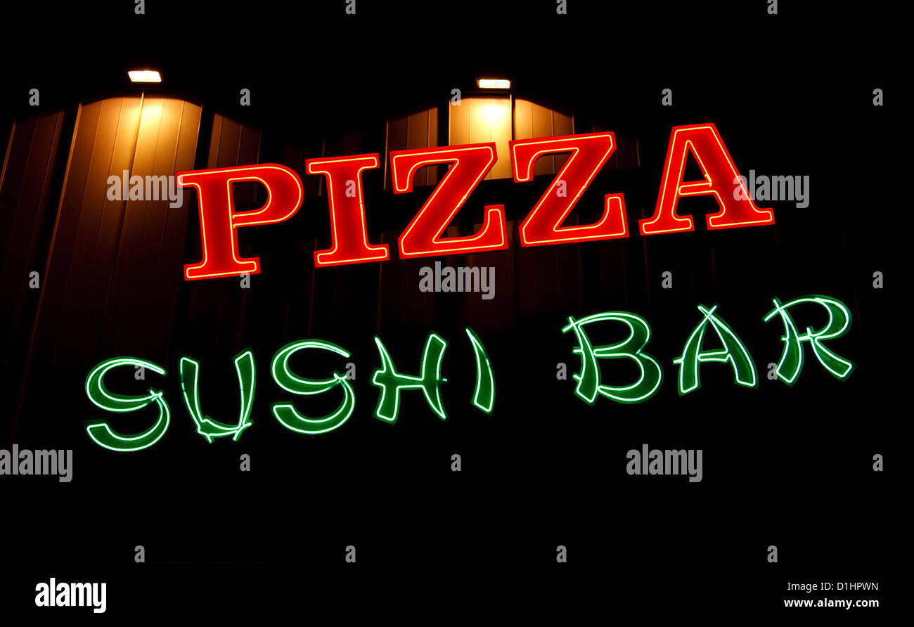 Eine Pizza und Sushi-Bar Leuchtreklame vor der ein restaurant Stockfoto