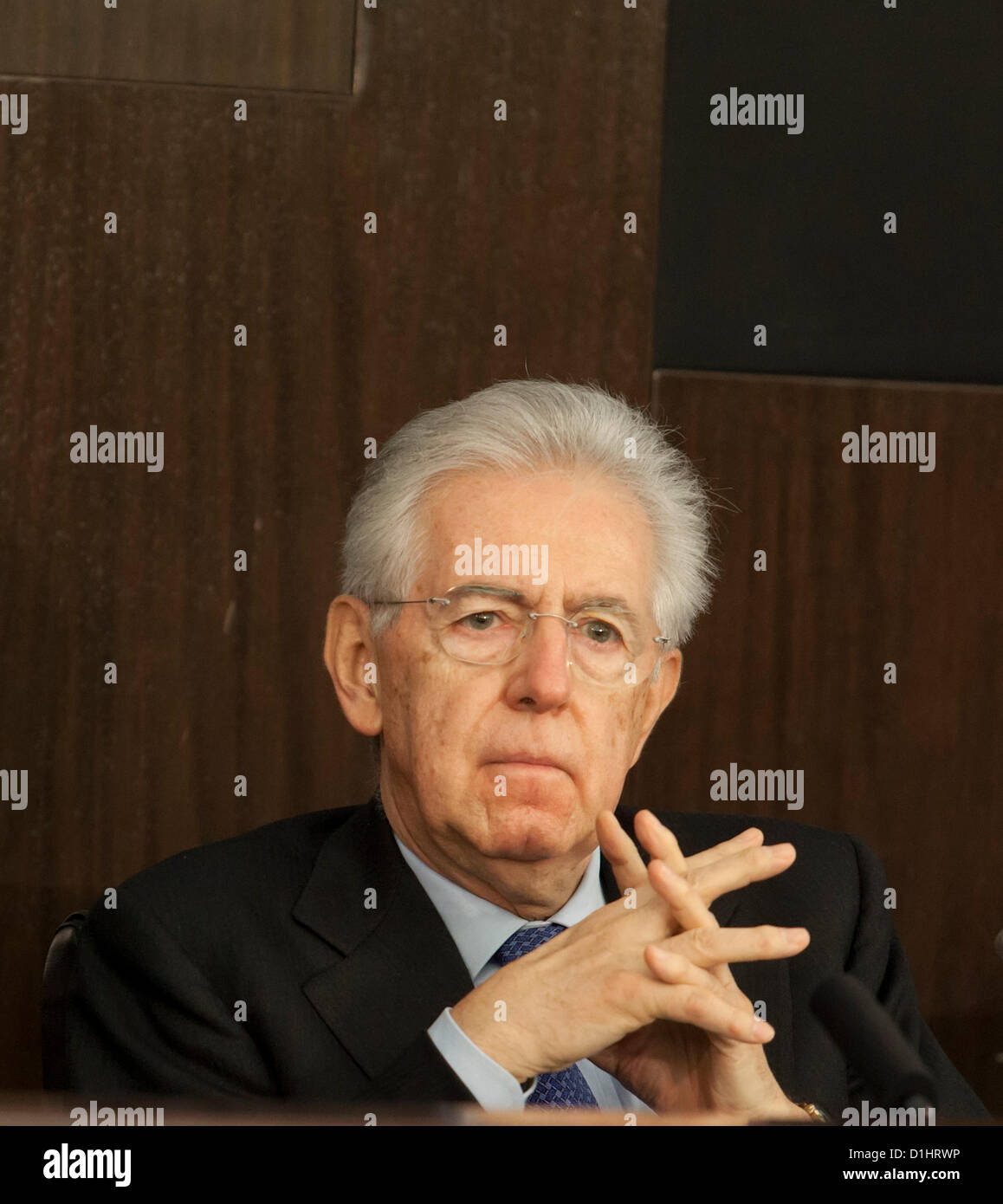 Sonntag, den 23. Dezember. Rom. Italiens Premier Mario Monti Ende Jahr Adresse und Konferenz der italienischen Order of Journalists. Stockfoto