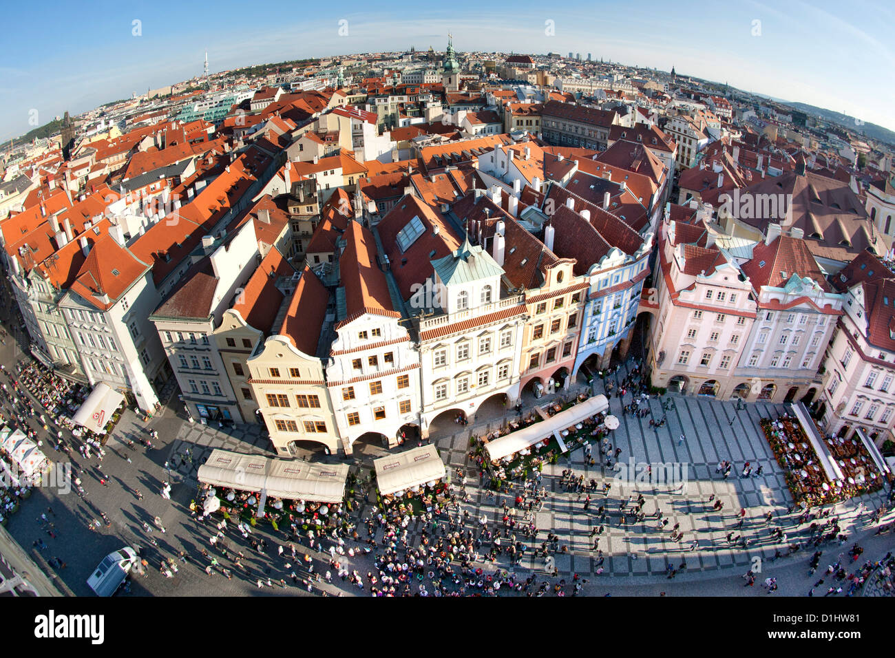 Blick über die Dächer der Altstadt und Teile von Jizchak Náměstí (Altstädter Ring) in Prag, die Hauptstadt der Tschechischen Republik. Stockfoto