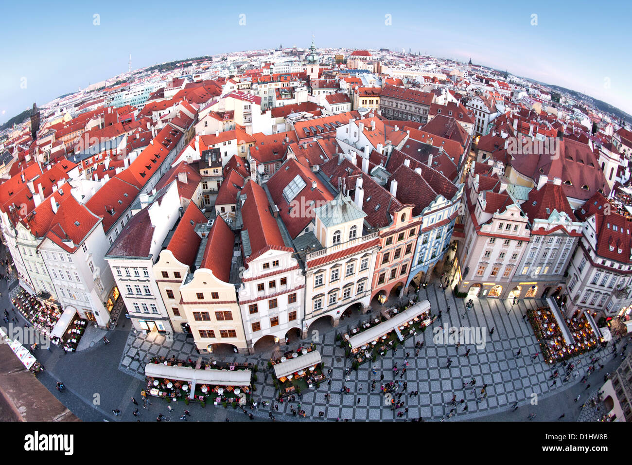 Blick über die Dächer der Altstadt und Teile von Jizchak Náměstí (Altstädter Ring) in Prag, die Hauptstadt der Tschechischen Republik. Stockfoto