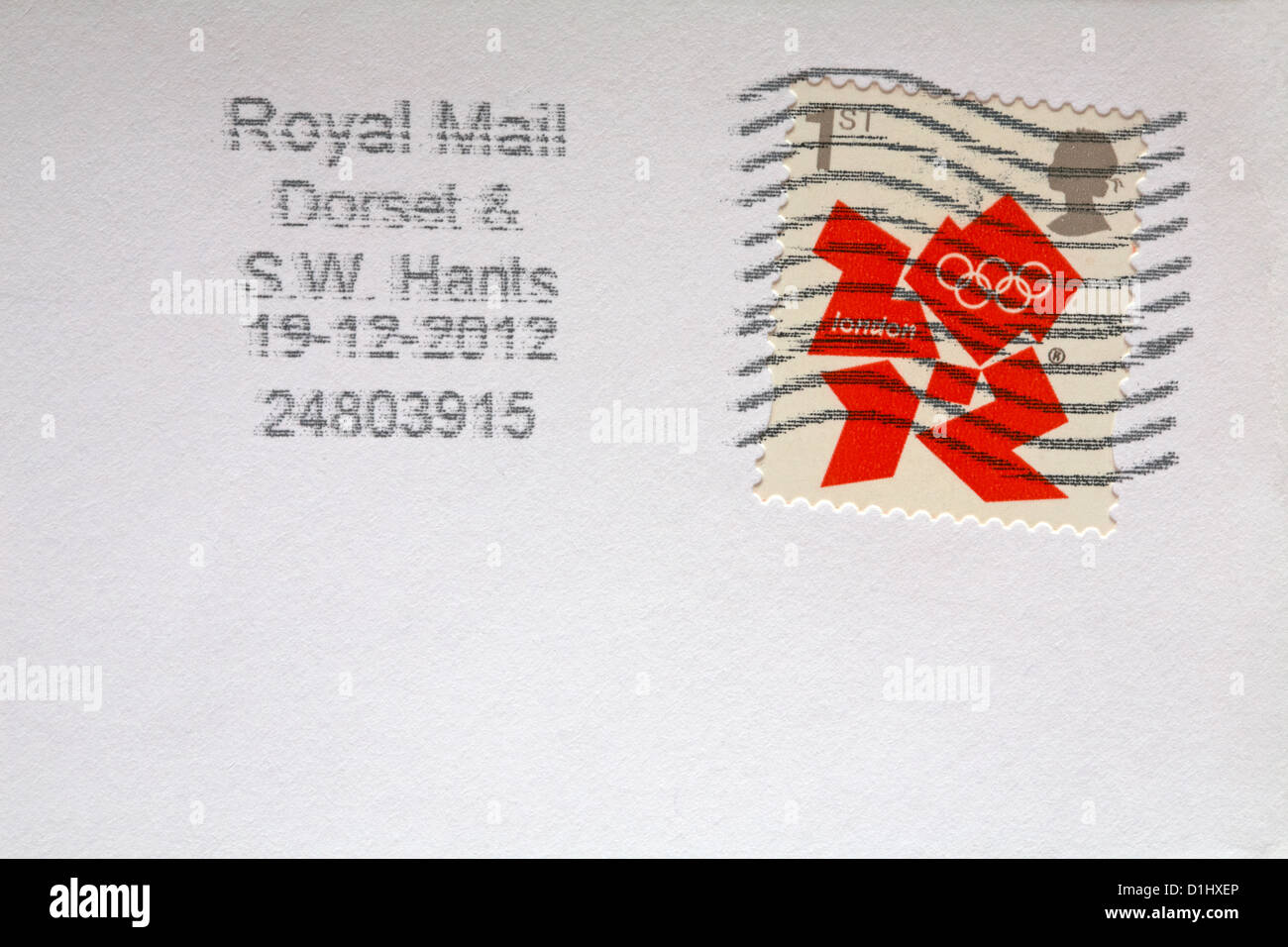 1. klasse Briefmarke für die Olympischen Spiele 2012 in London auf weißen Umschlag Stockfoto