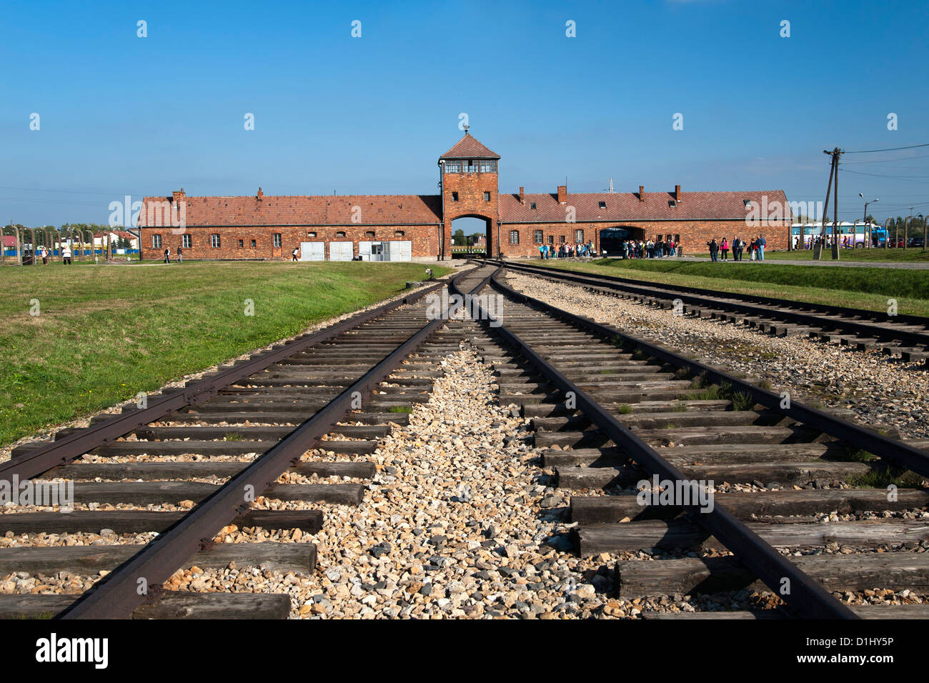 Eingang Haus und Bahnhof Linie des ehemaligen Konzentrationslagers Auschwitz II-Birkenau in Südpolen. Stockfoto