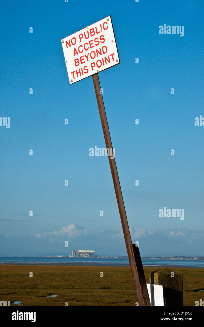 Pilling Salzwiesen auf Morecambe Bay, Lancashire, mit Heysham Kernkraftwerk in der Ferne. Stockfoto