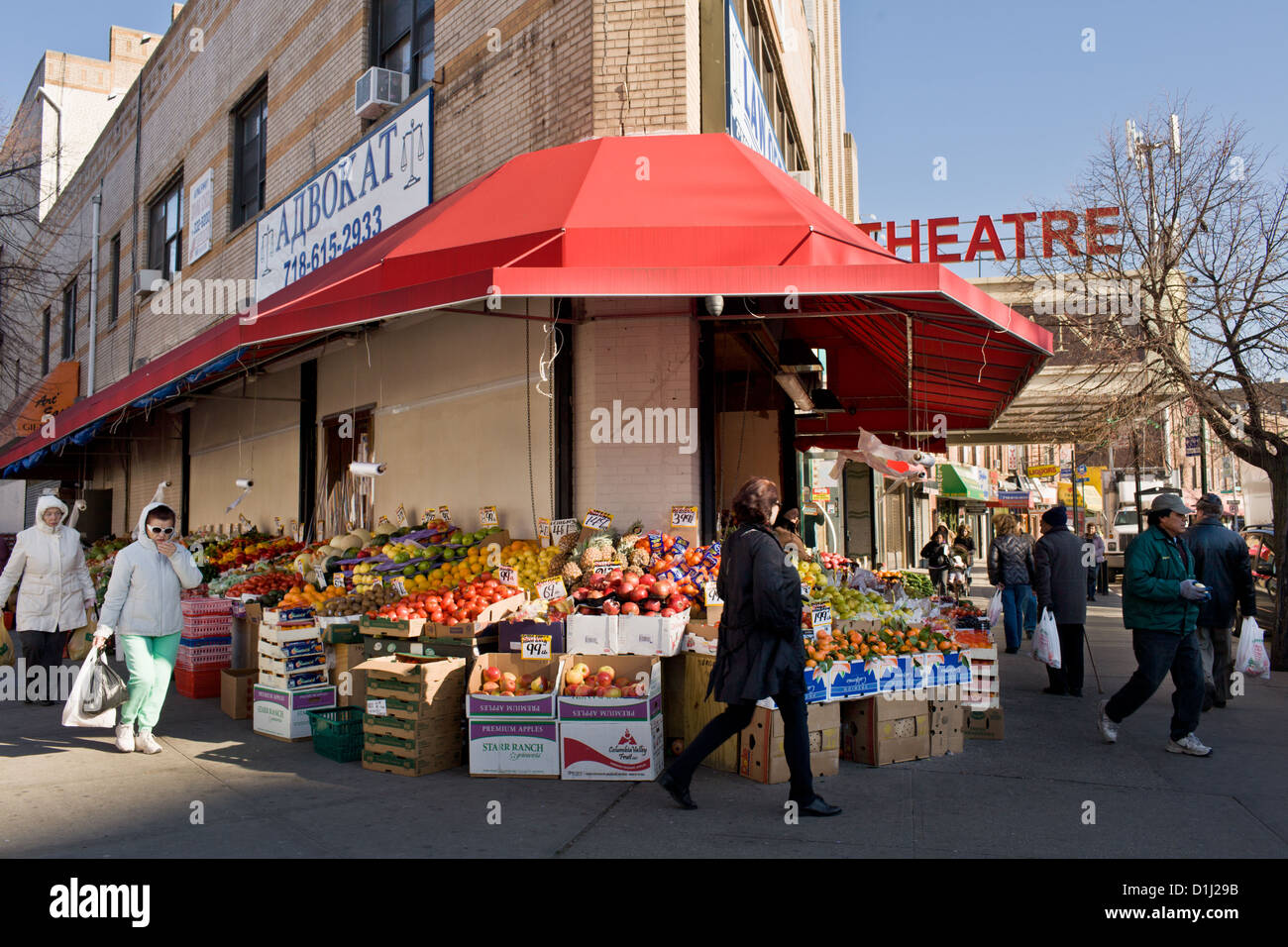 Obst und Gemüse Stand, Brighton Beach auch bekannt als "Little Odessa", Brooklyn, New York Stockfoto
