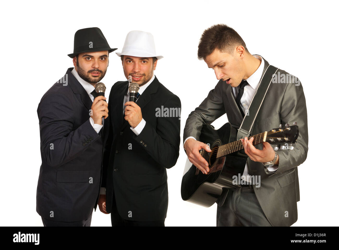 Retro-Gruppe von zwei Sänger mit dem Gitarristen isoliert auf weißem Hintergrund Stockfoto