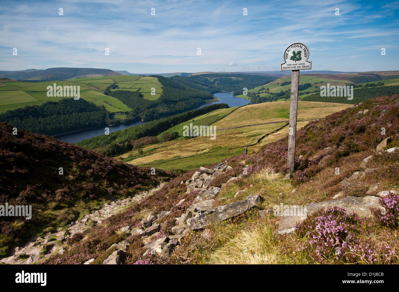 Ladybower Vorratsbehälter von Whinstone Lee Tor im Peak District National Park gesehen Stockfoto