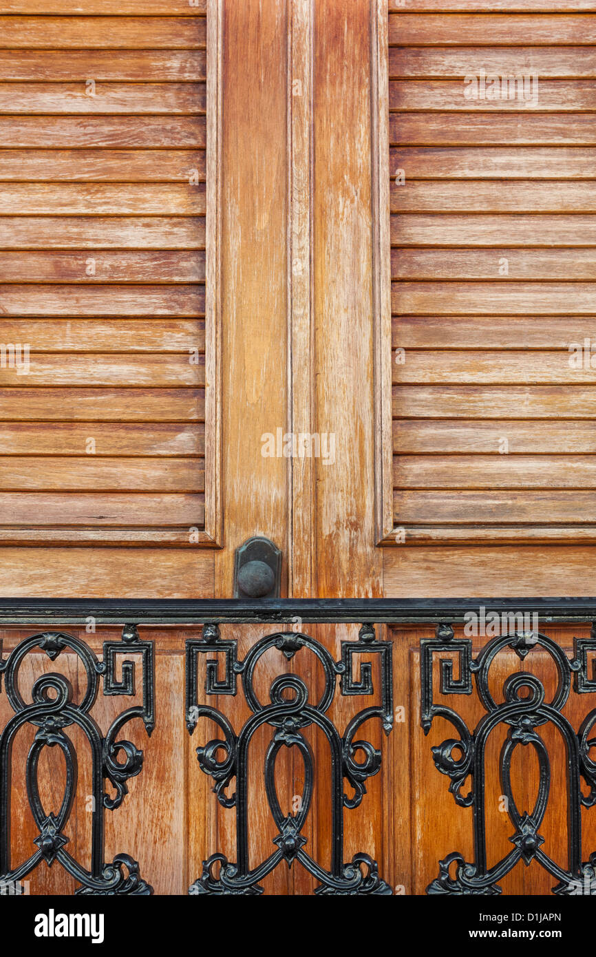 Detail der hölzernen Tür und Schmiedeeisen, Old San Juan, Puerto Rico Stockfoto