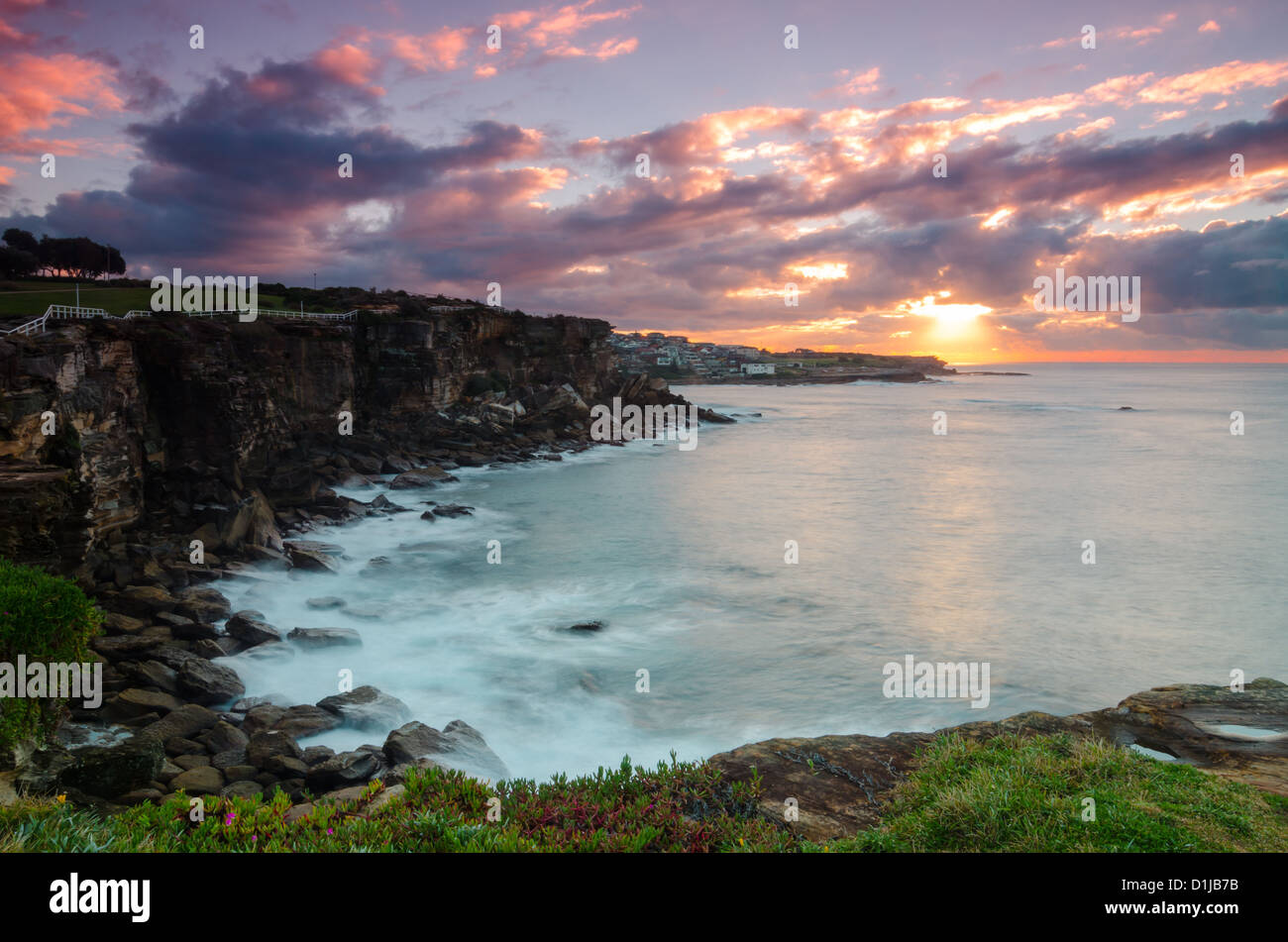 Sonnenaufgang über dem Coogee Beach, Sydney Australien Stockfoto