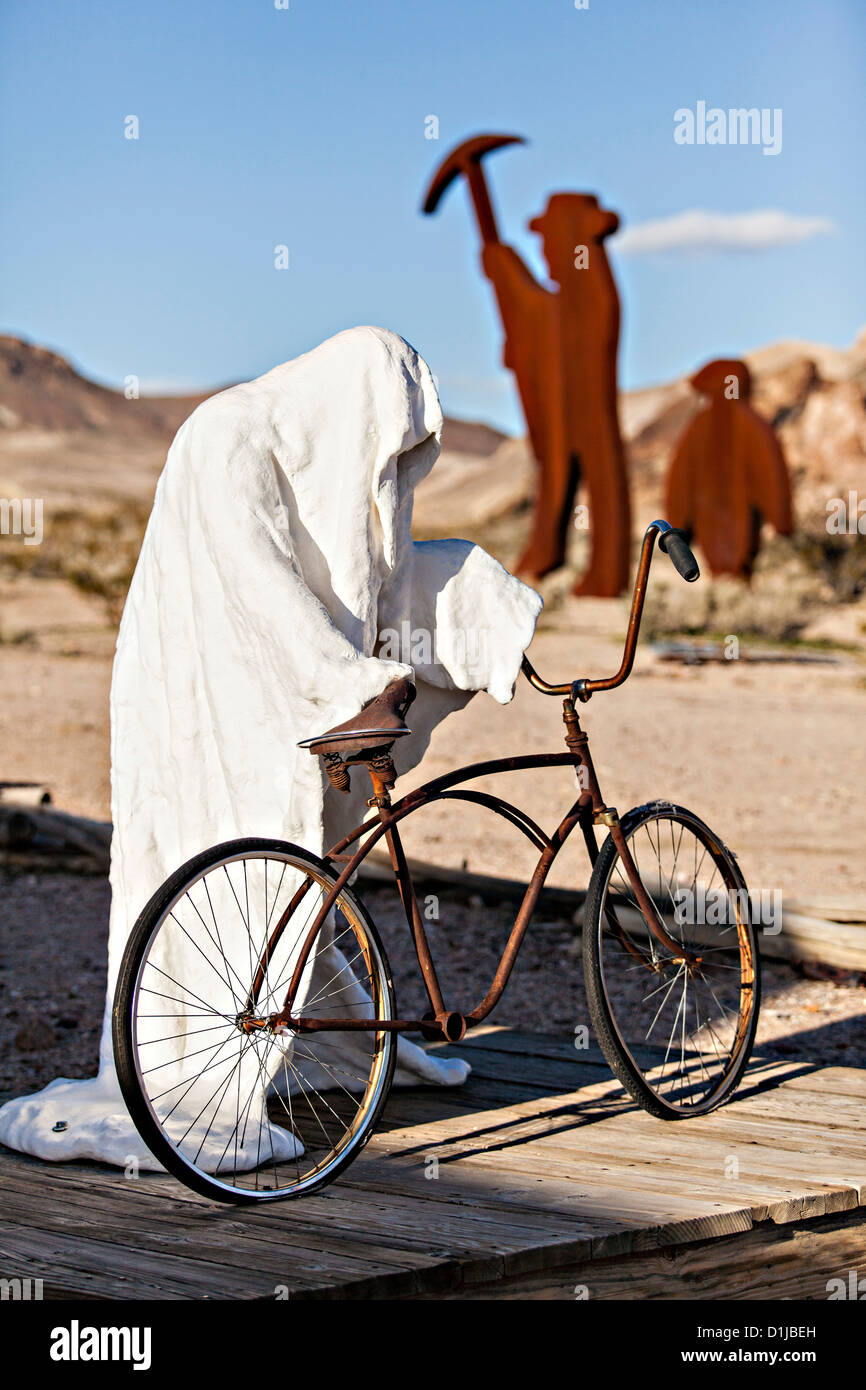 Skulptur im öffentlichen Raum namens Ghost Rider das Freilichtmuseum in Goldwell, NV. Stockfoto
