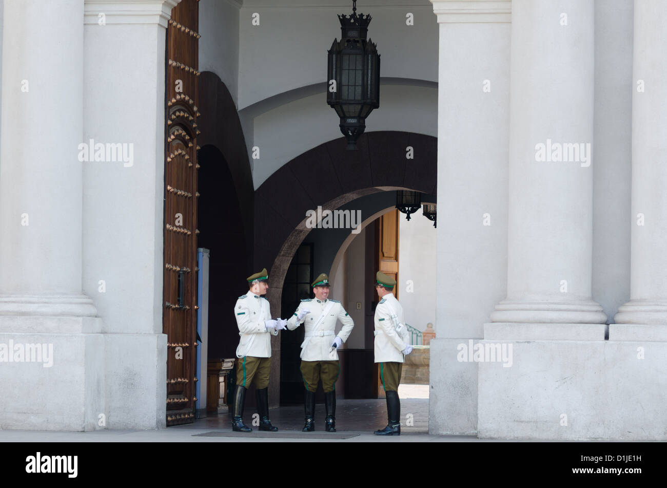 Chile-Police Officer (Carabinero) vor La Moneda, Santiago de Chile, Chile Stockfoto