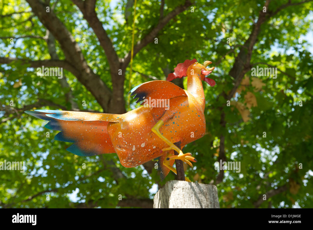 Huhn Skulptur aus recyceltem Metall gefertigt, alte Chicken Farm Art Center, San Angelo, TX Stockfoto