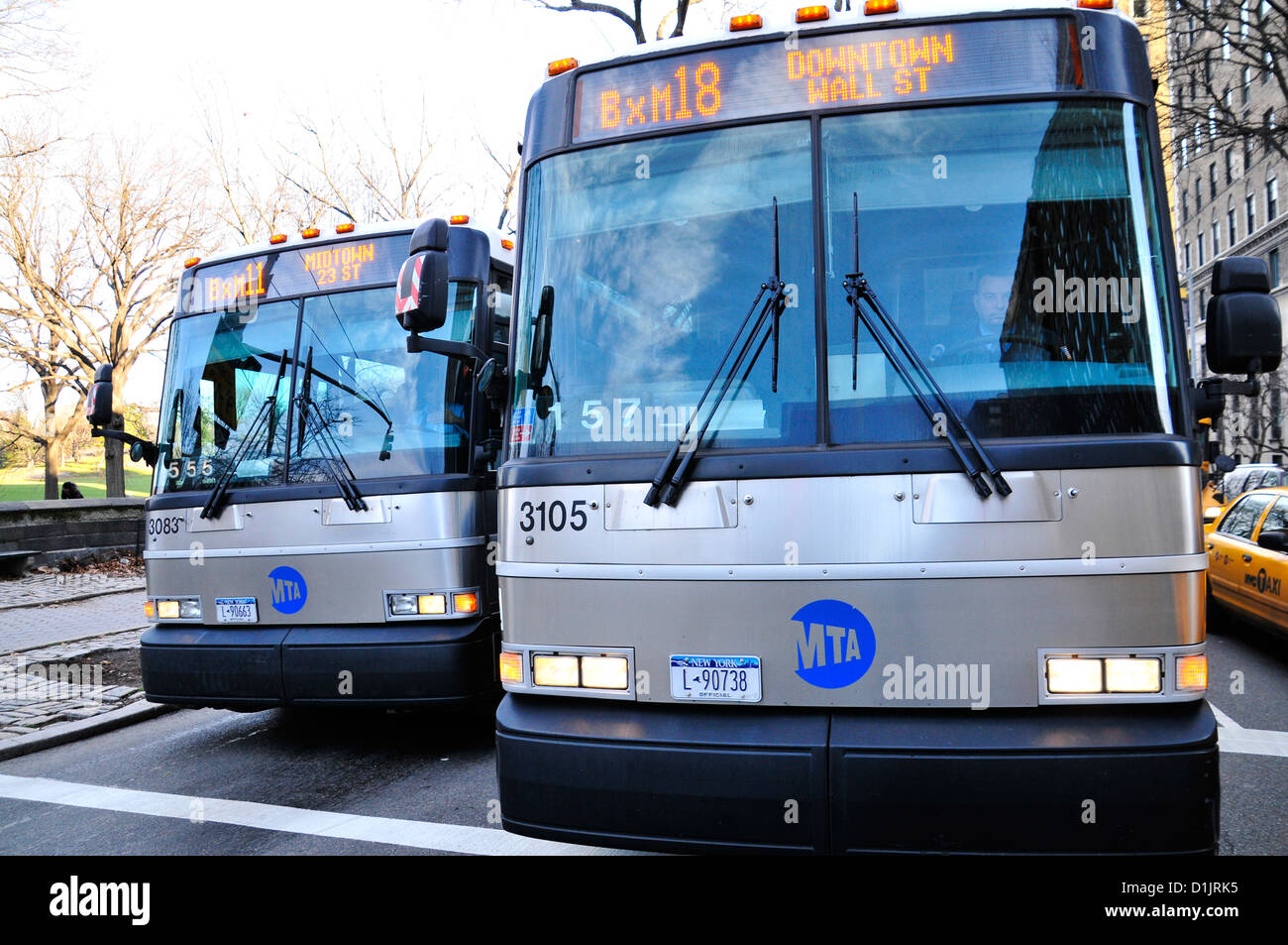 New York City öffentliche Verkehrsmittel BXM18 und BXM11 ausdrücken MTA Bus, Manhattan, New York City, USA Stockfoto