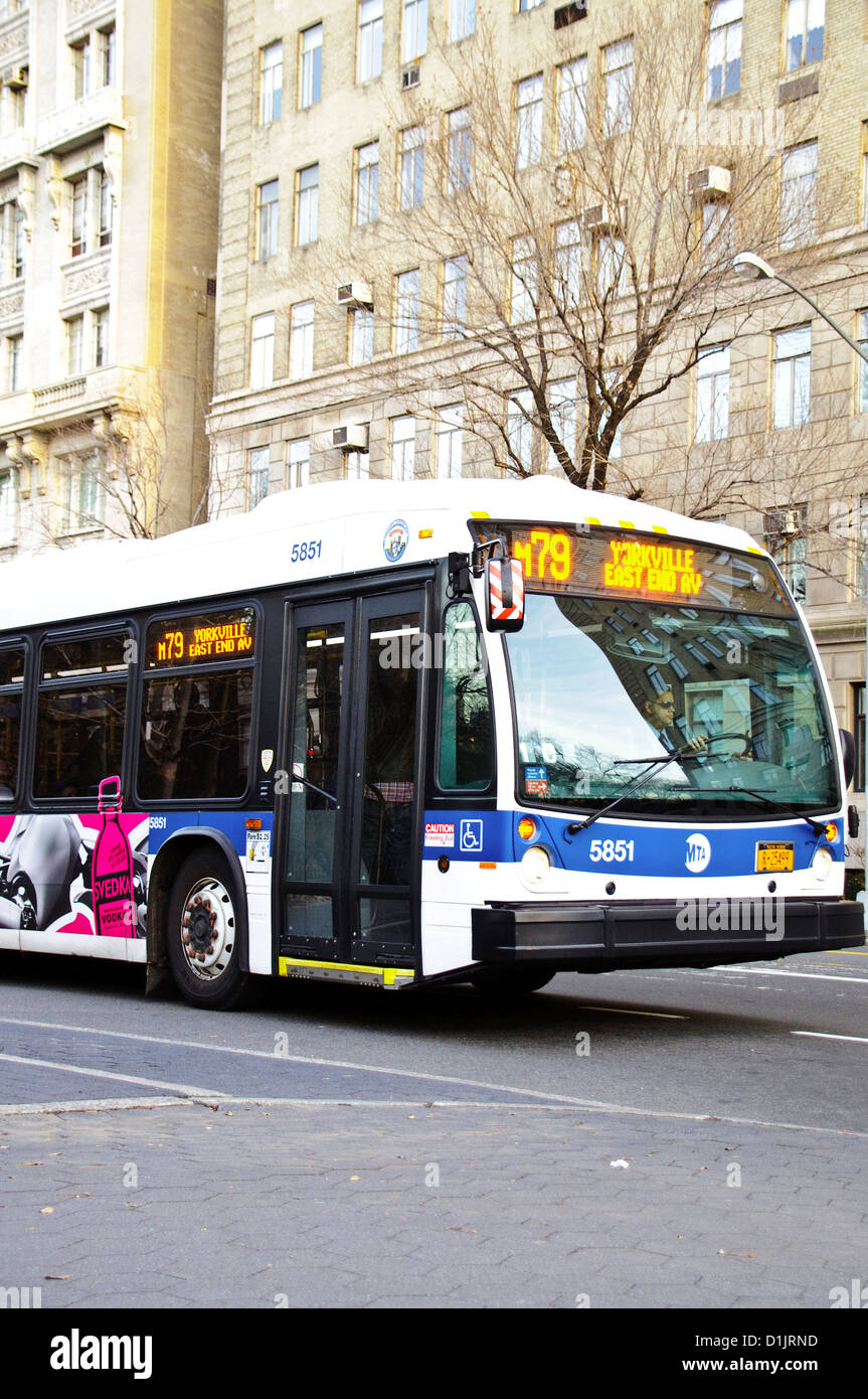 New York City öffentliche Verkehrsmittel M79 Crosstown MTA Bus auf der Upper West Side, Manhattan, New York City, USA Stockfoto