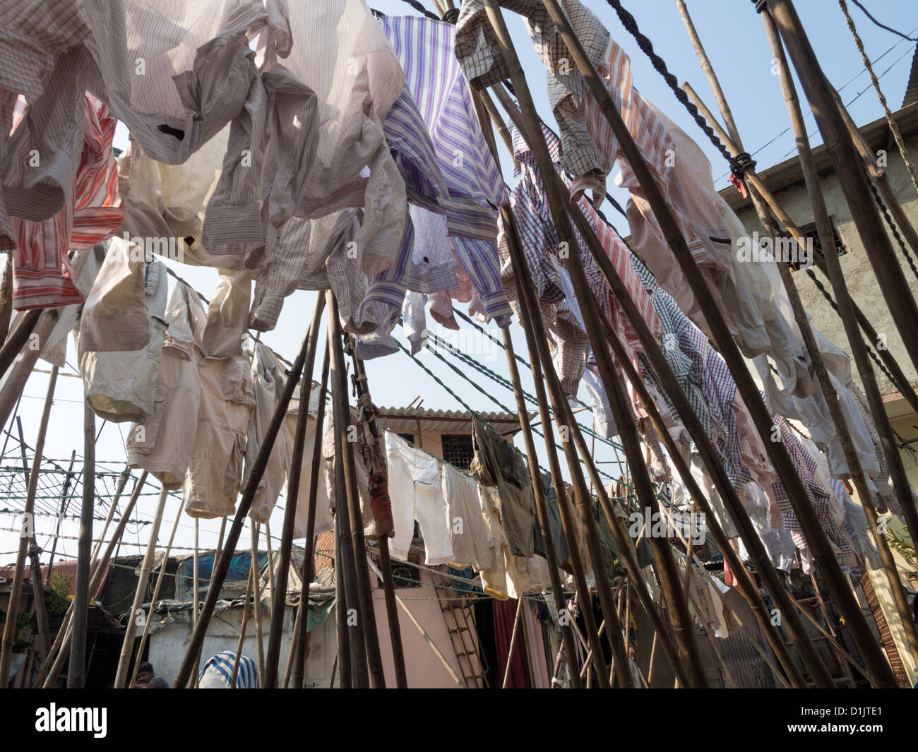 Wäsche aufhängen zum Trocknen in Dhobi Ghat eine OutdoorWäscherei in Mumbai Indien Stockfoto