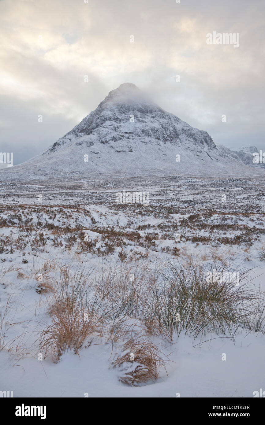 Buchaille Etive Mor, in der Nähe von Glencoe, Schottland, in einem Wintersturm. Stockfoto