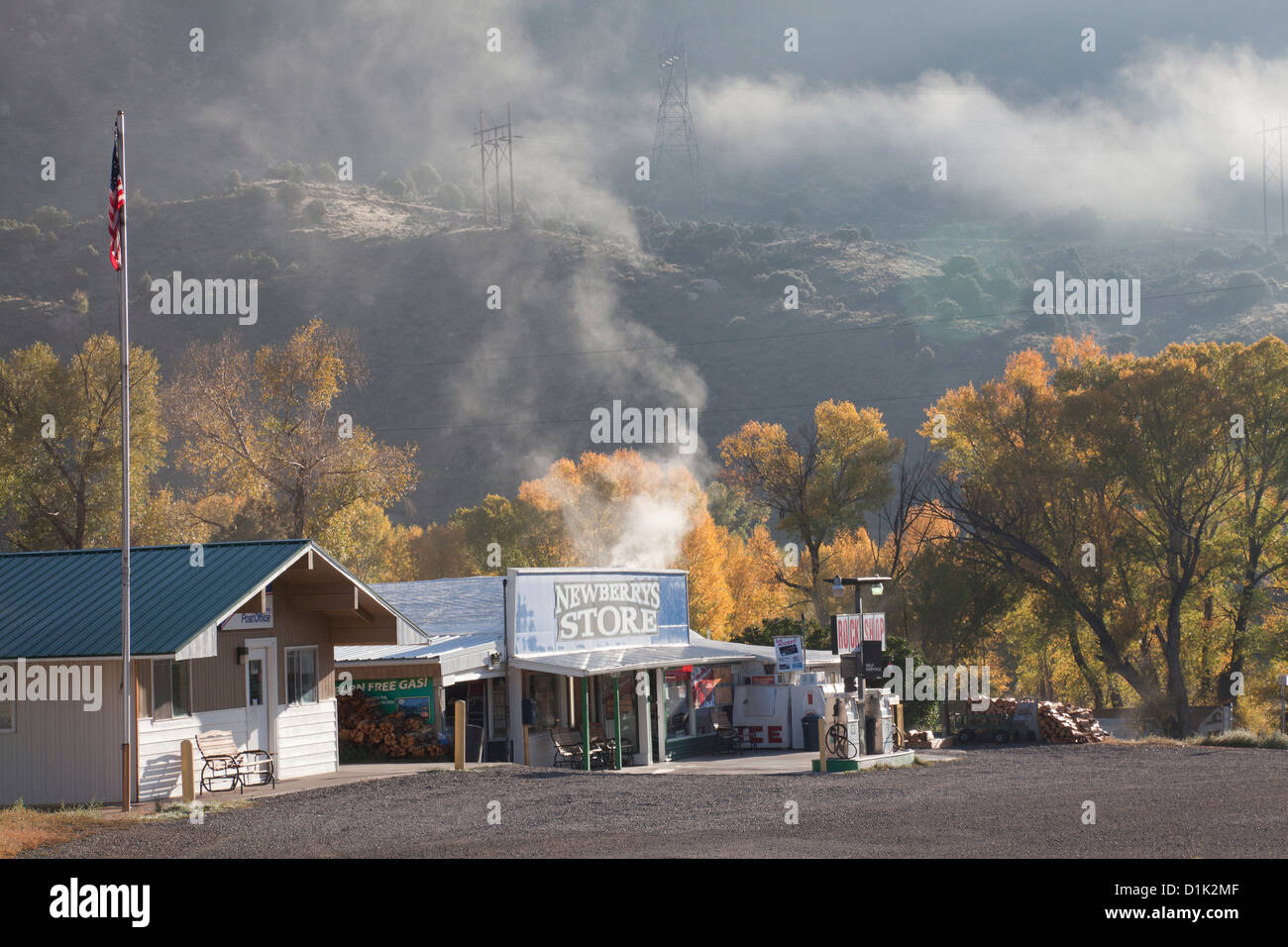 Newberry Store, Cimmaron, Colorado. aus US Highway 50 in Herbstlandschaft. Stockfoto