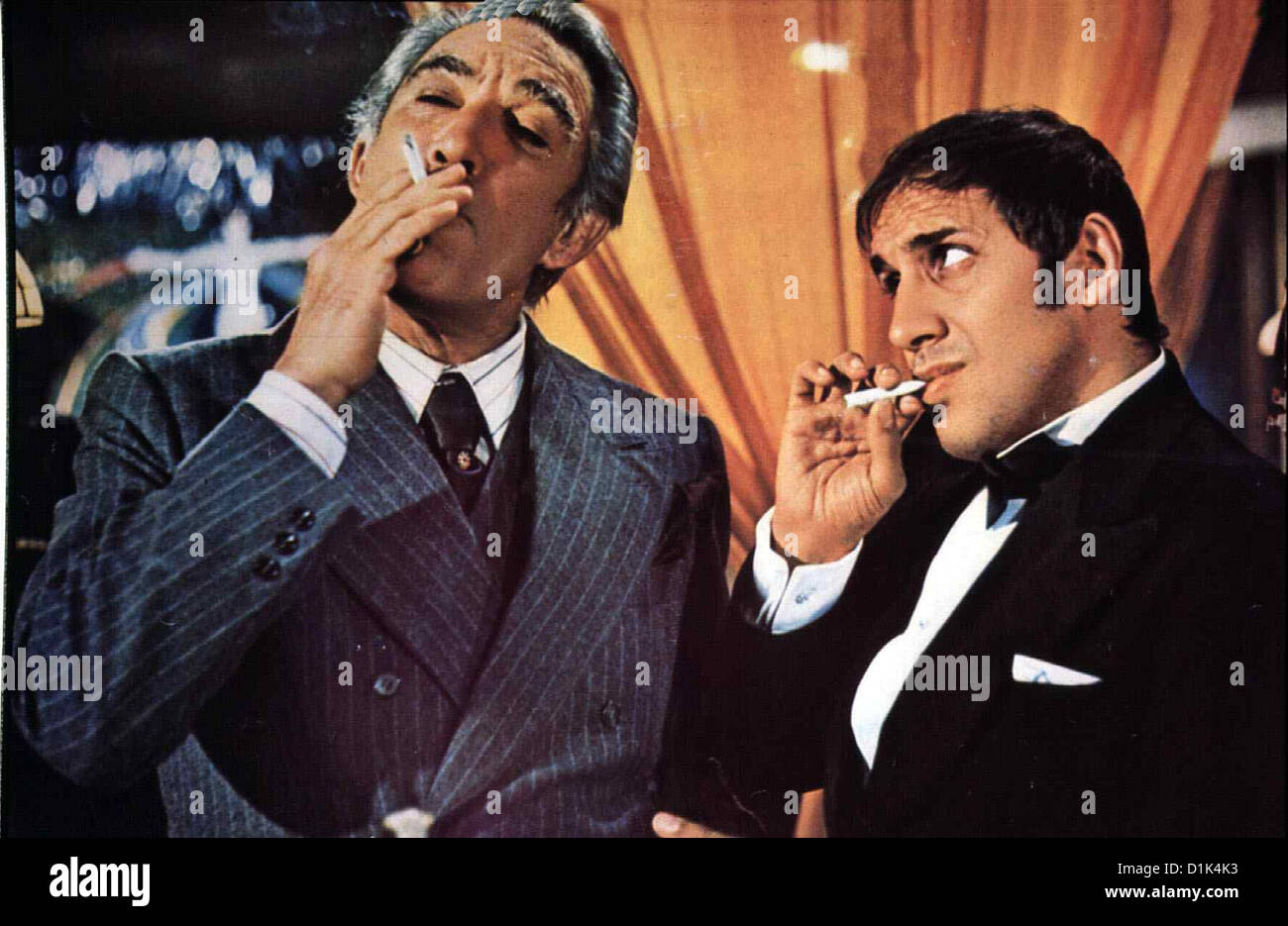 Zwei Profis Schlagen Zu Bluff: Storie Di Truffe E Di Imbroglioni Anthony Quinn, Adriano Celentano Waehrend eines Stockfoto