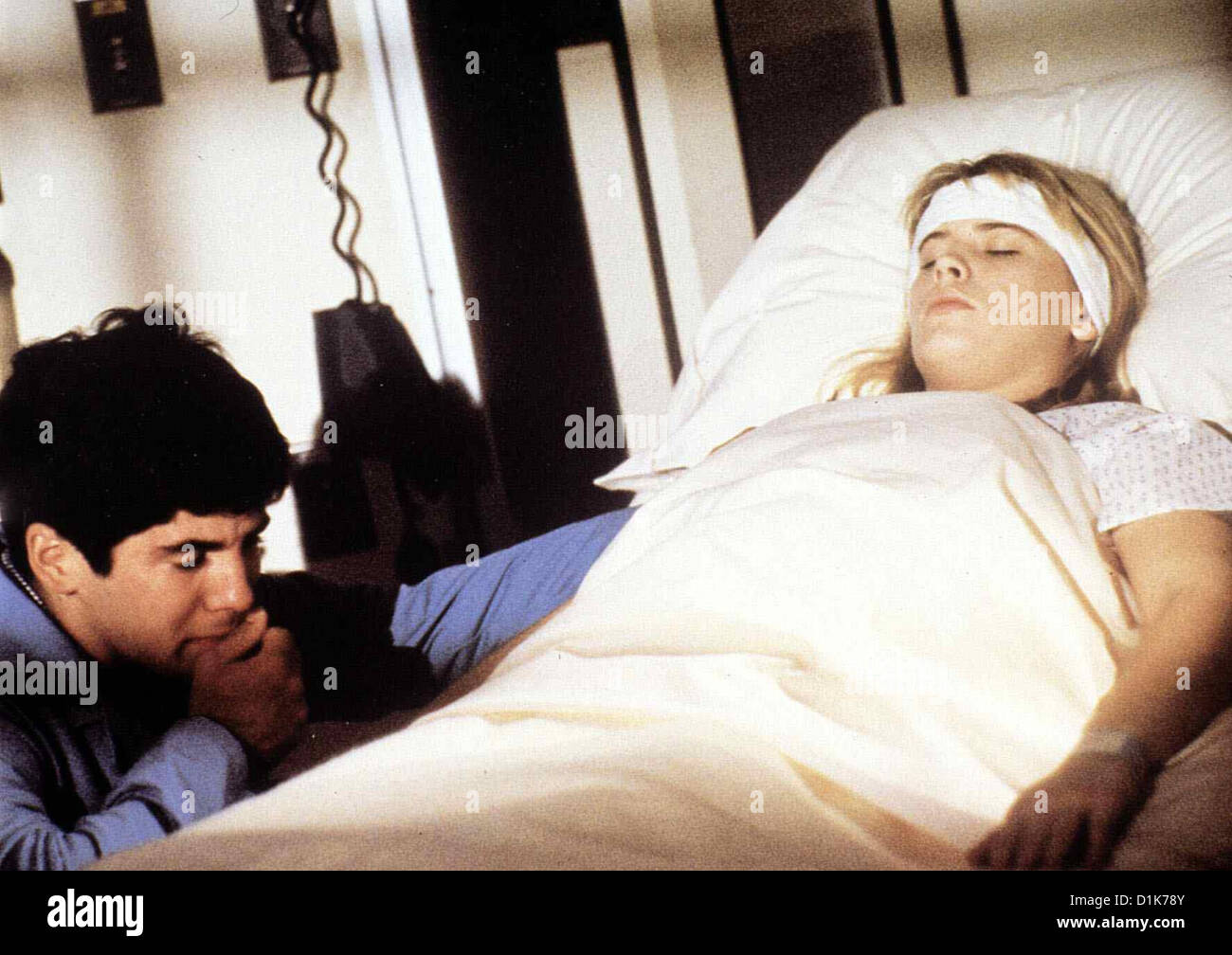 Der Toedliche Freund tödliche Freund Matthew Laborteaux, Kristy Swanson Nachdem Seine Freundin Samantha (Kristy Swanson) von Stockfoto