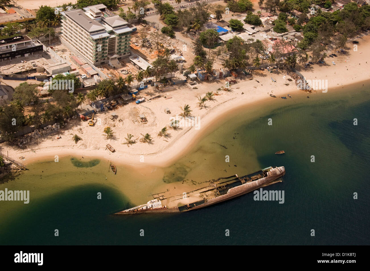 Luftaufnahme von Ilha de Luanda, ein Sandspit gegenüber Luanda. Stockfoto