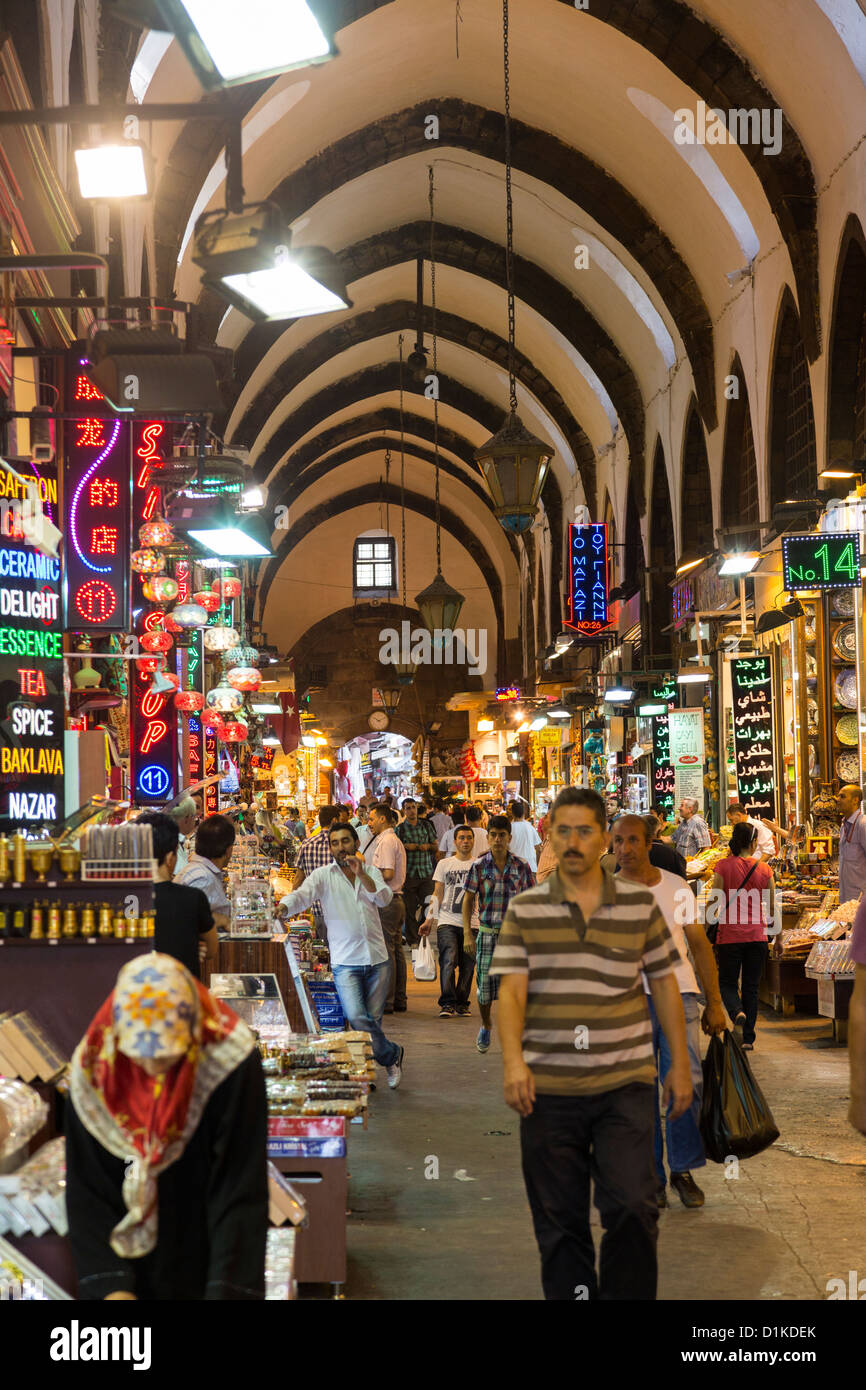 Der Gewürzbasar (Türkisch: Mısır Çarşısı), oder ägyptischen Basar in Istanbul, Türkei Stockfoto