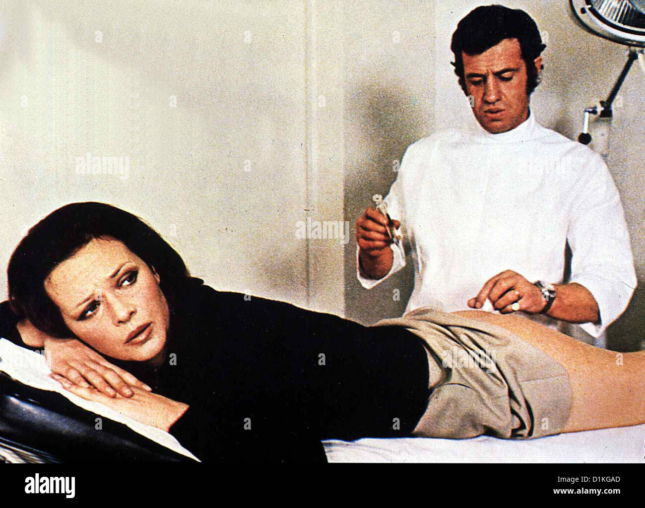 Doktor Popaul Docteur Popaul Laura Antonelli Jean Paul Belmondo Doch Dann Prosakunstwerk Sterben Anziehend Martine Laura Antonelli Stockfotografie Alamy