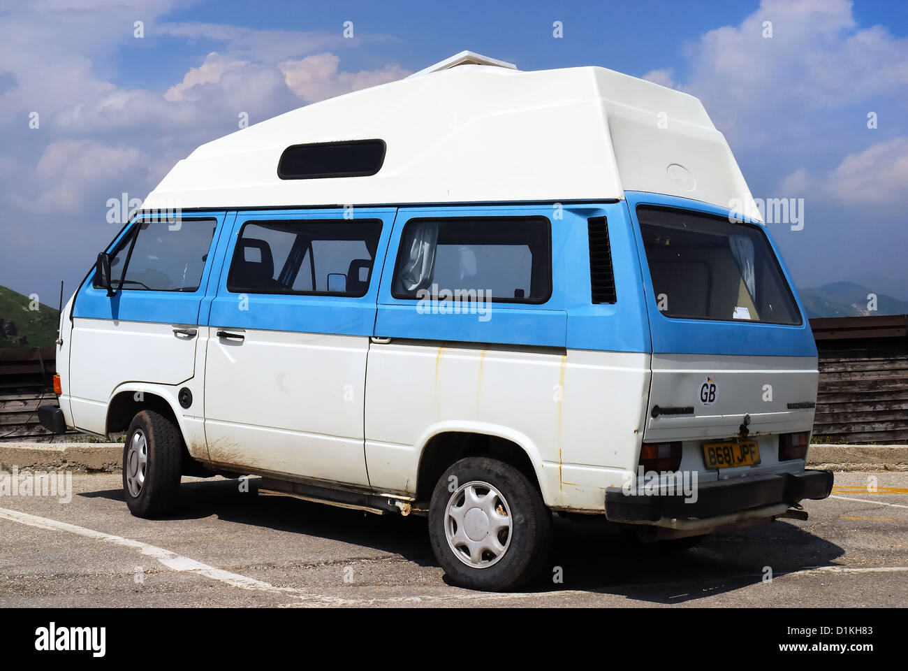 Monte Grappa, Veneto, Italien: eine englische Wohnmobil Volkswagen T3. Stockfoto