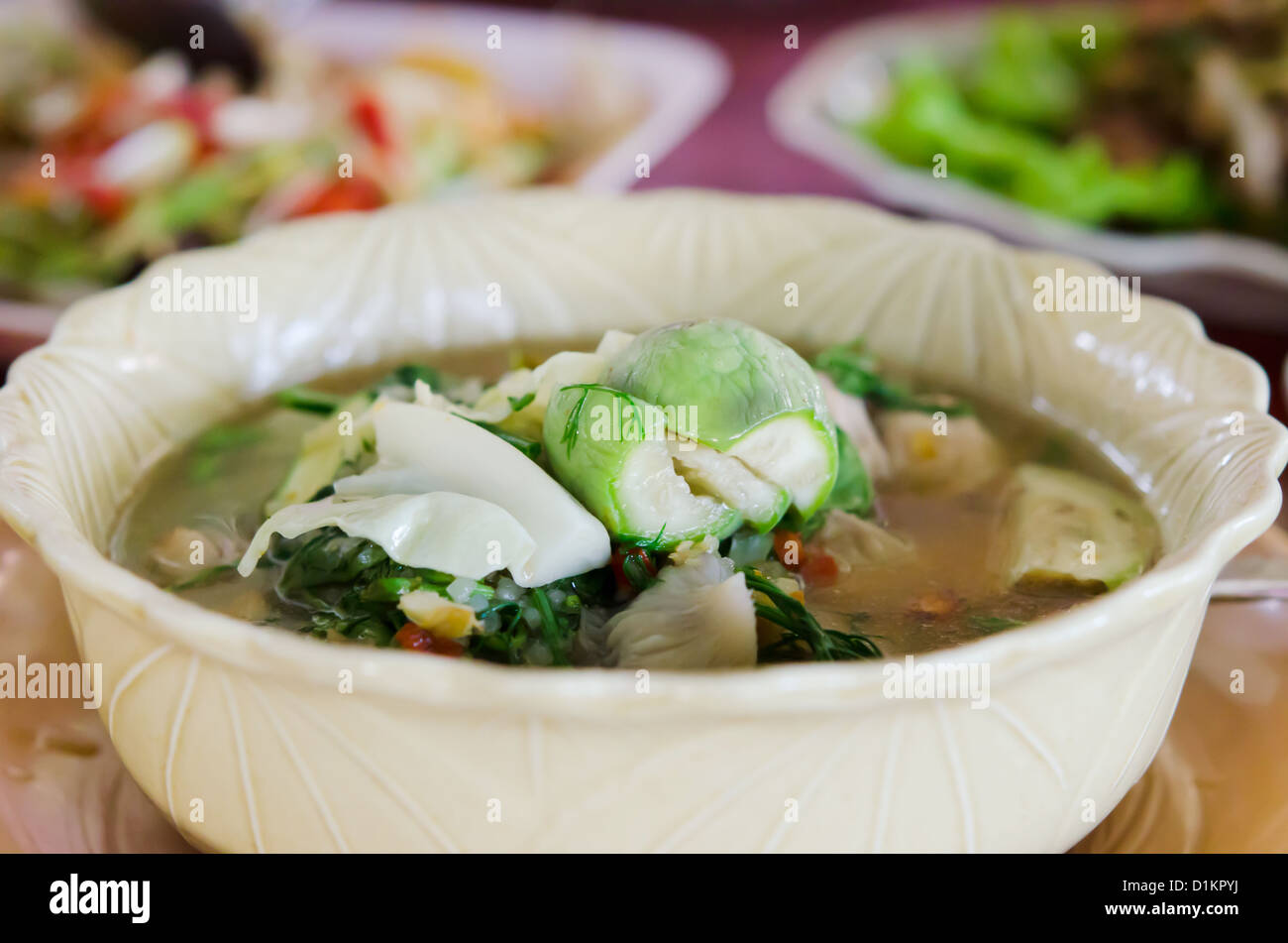 Eine herzhafte dicke Suppe aus Gewürzen und Gemüse Stockfoto