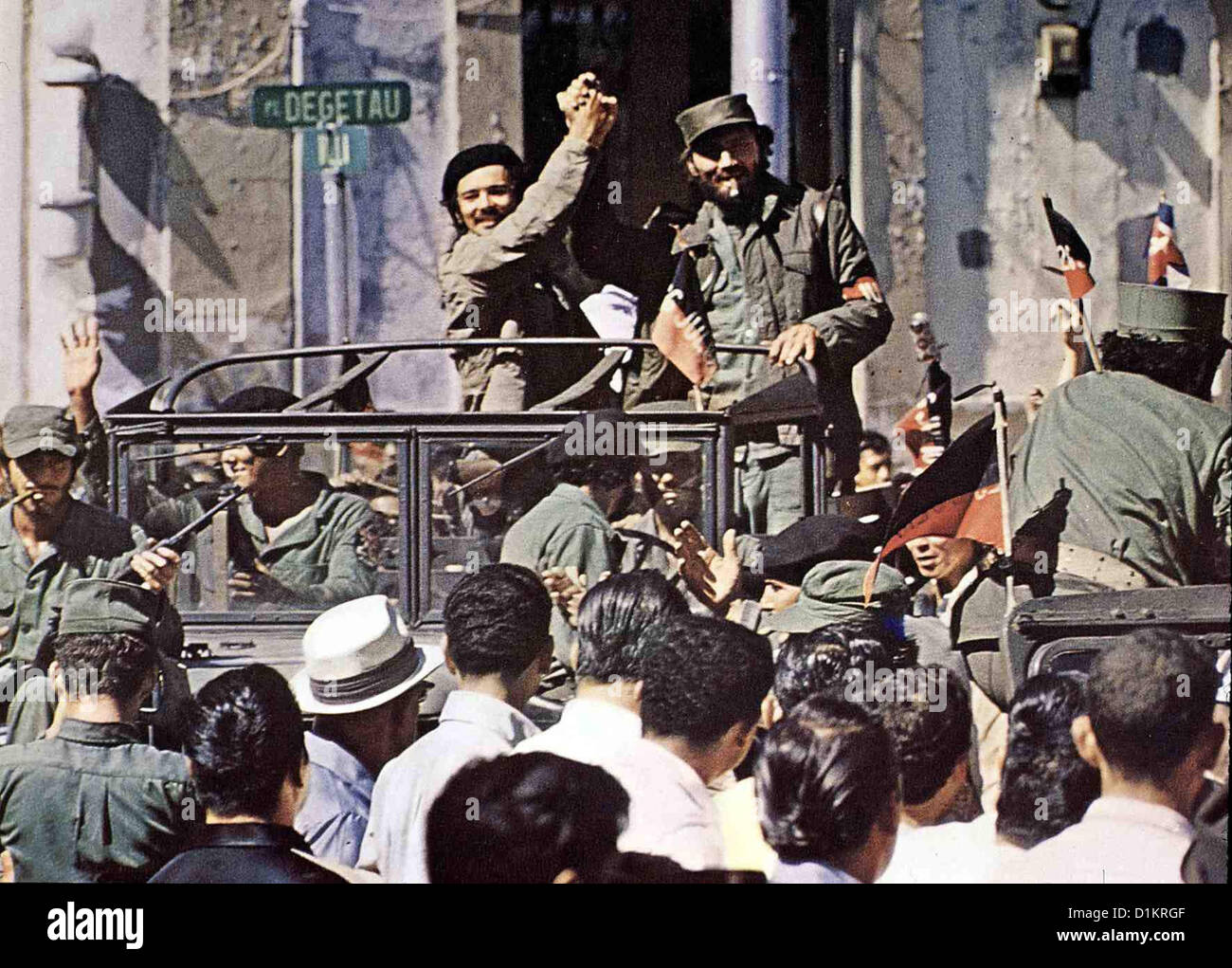 Che!  Che!  ?, Jack Palance Nach Jahren Verzweifelter Kaempfe Siegt Fidel Castro (Jack Palance, R) Mit Seinen Revolutionaeren. Stockfoto